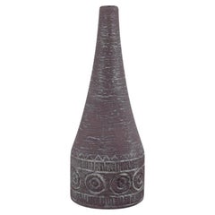 Elsi Bourelius. Vase aus Keramik. Unglasiert mit einem geometrischen Muster.