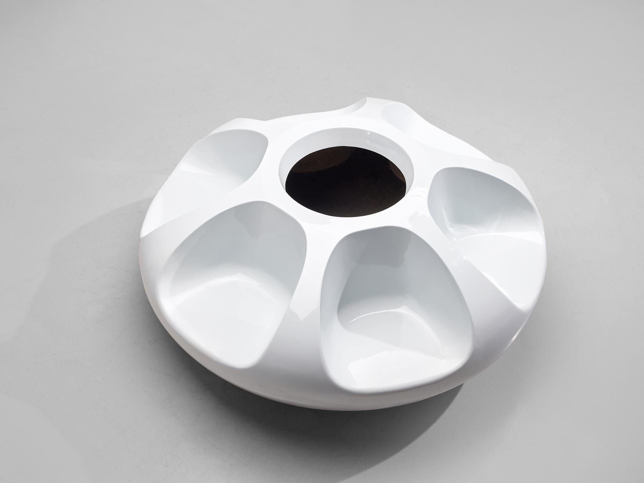 Elsie Crawford per Sintoform, panca per divano 'Carousel', vetroresina, Stati Uniti, 1969

La panca Carousel, disegnata dall'artista americana Elsie Crawford per Sintoform, è un caratteristico mobile a sei posti. Questo oggetto da salotto, che