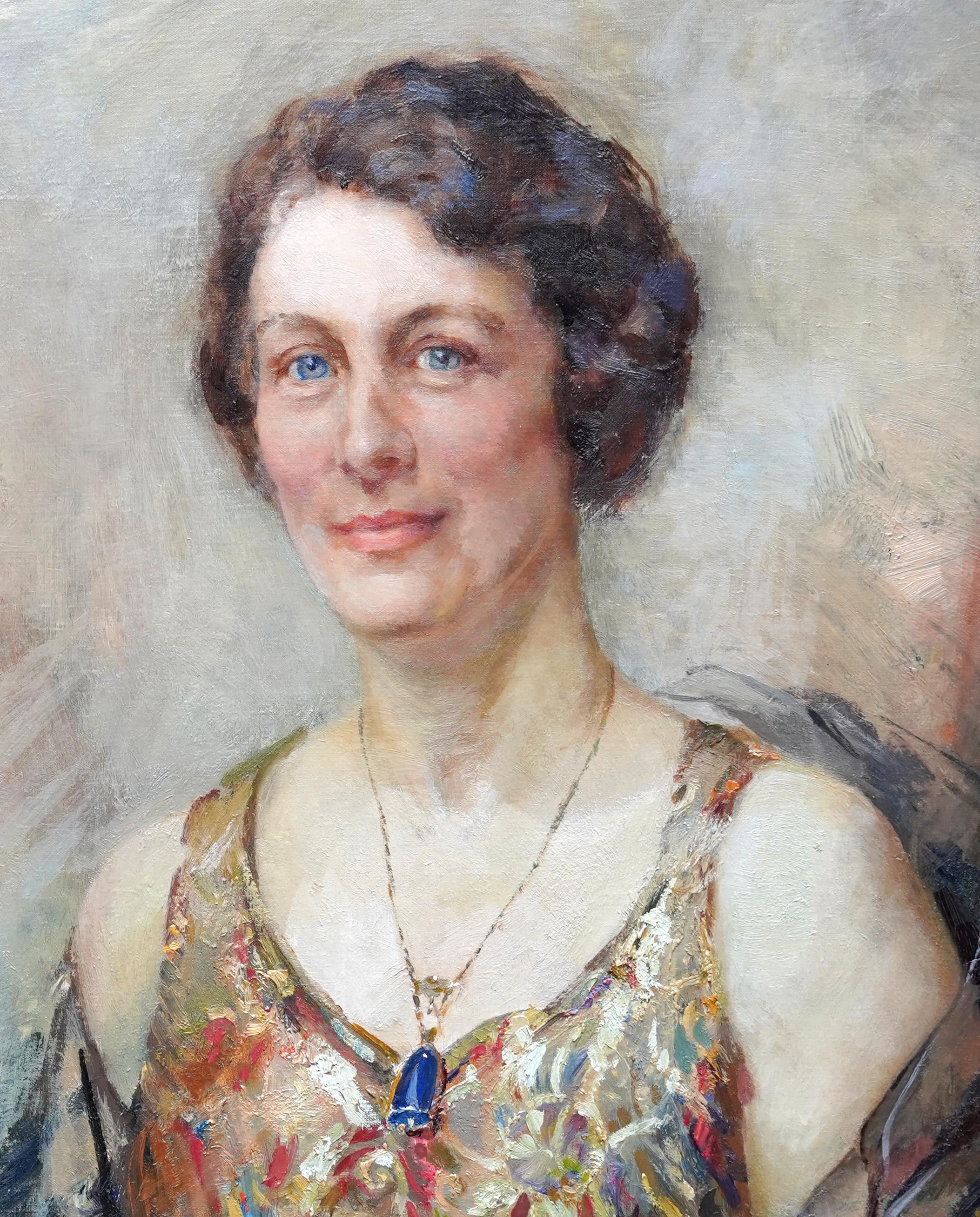 Portrait d'une femme avec un pendentif - Peinture à l'huile Art déco britannique des années 30 en vente 1