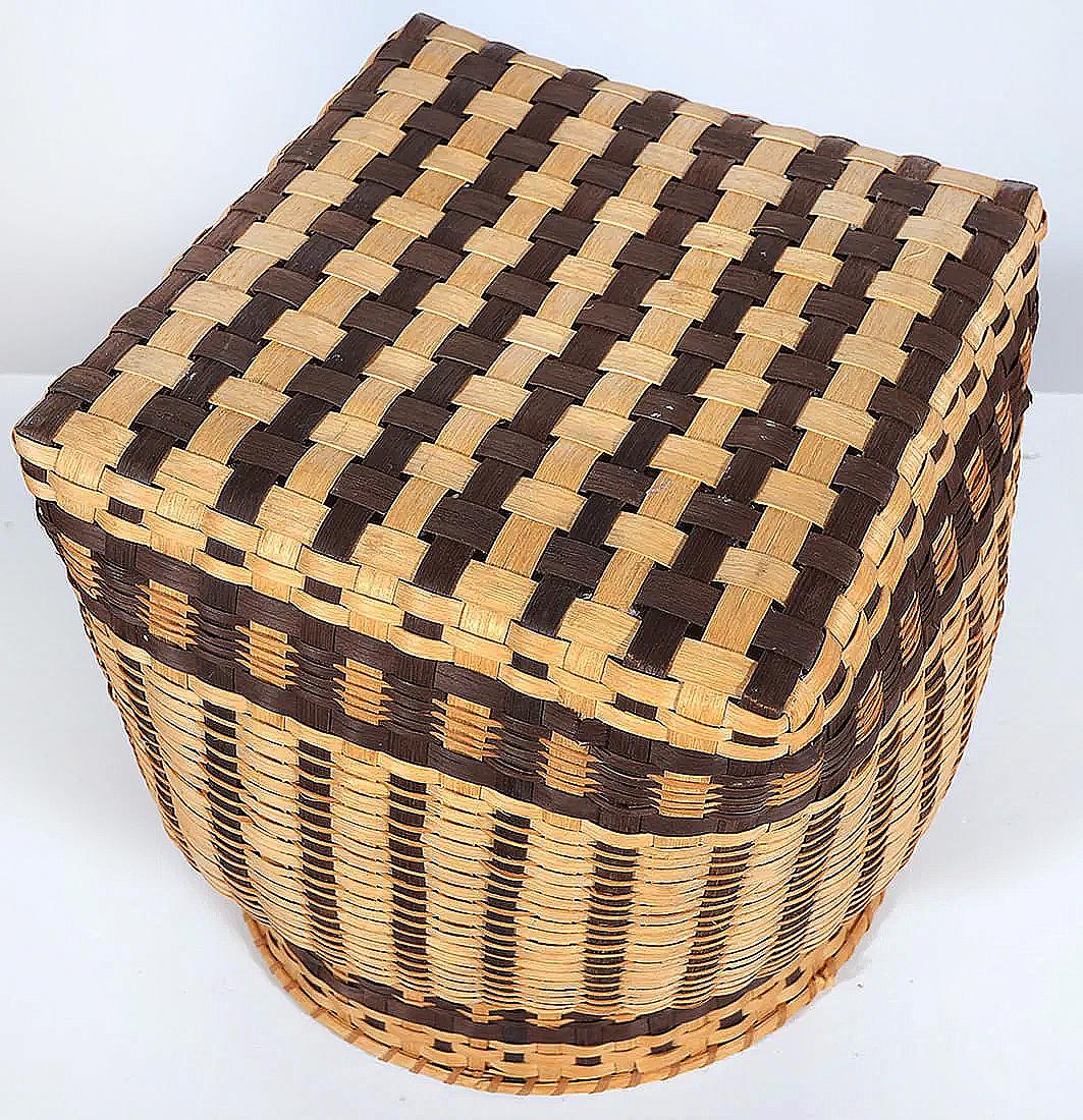 Vegetable Dyed Elsie Watty Native American Hand-woven Crafted Basket, White Oak For Sale