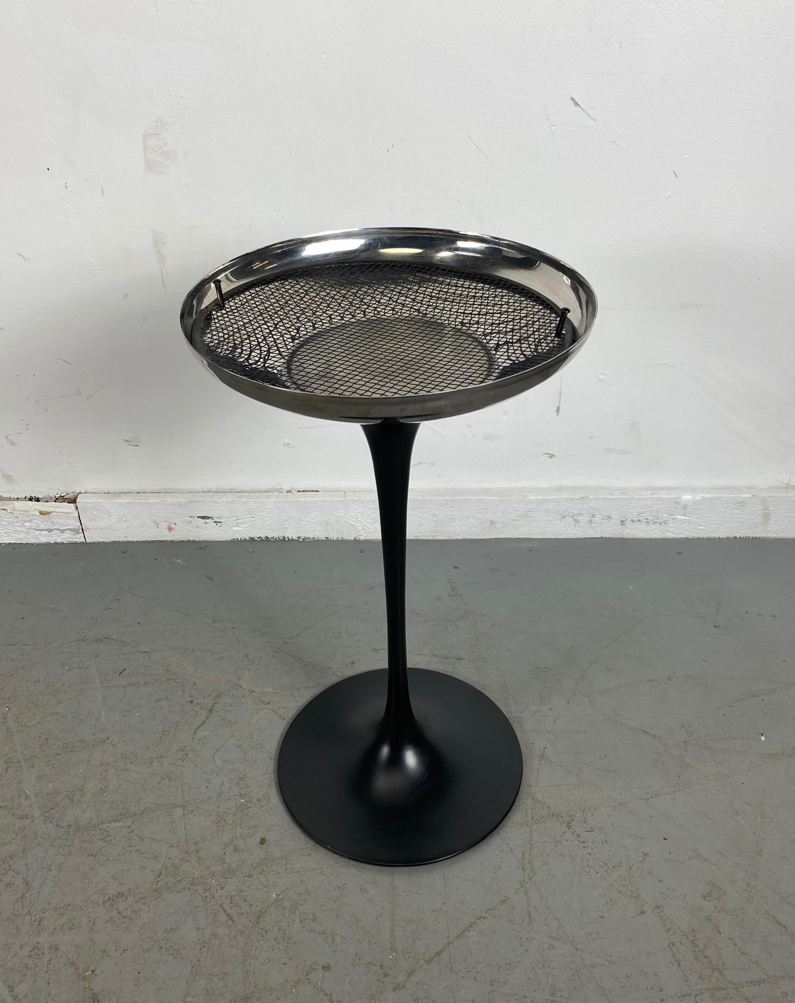 This is an amazing little item you don't see everyday,! Rare tulip pedestal ash stand (receptacle), designed by Eero Saarinen manufactured by Knoll, purchased originally from a former Knoll employee, used only as display for Knoll showroom, retains