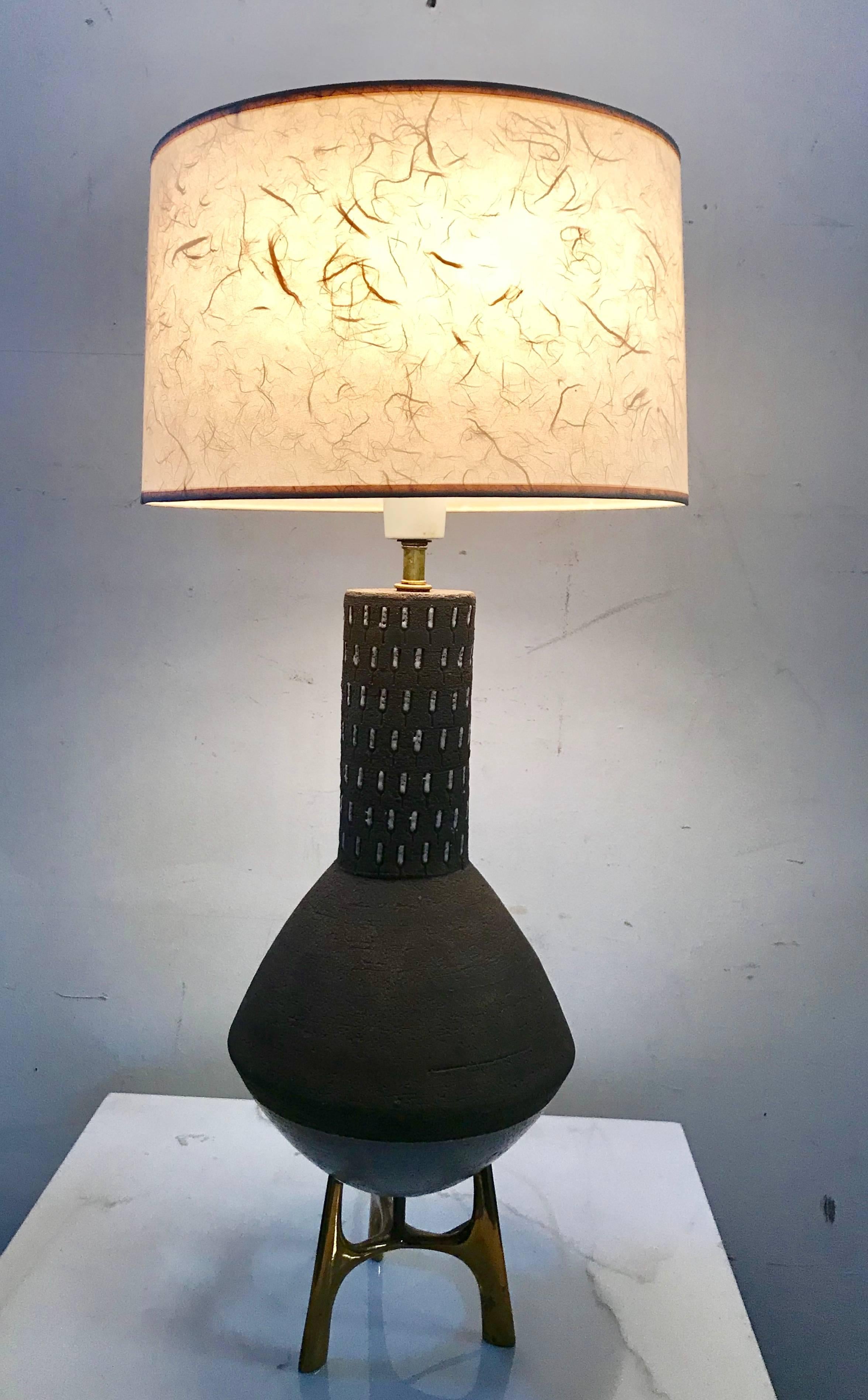 20th Century Elusive Lightolier Ceramic and Brass Table Lamp, Italian Pottery For Sale