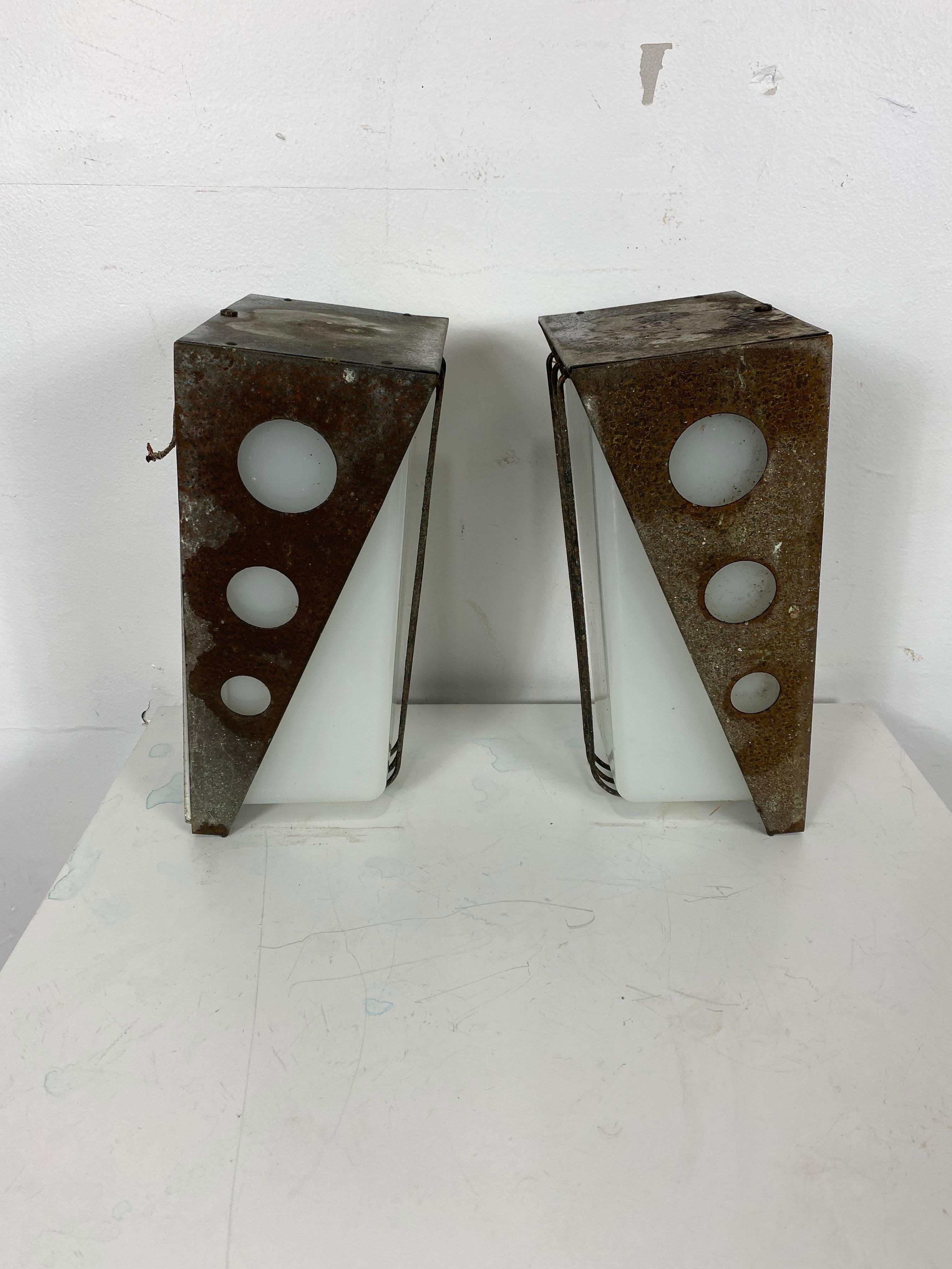 Elusive Modernist Outdoor Sconces Attributed to Gerald Thurston for Lightolier In Good Condition In Buffalo, NY