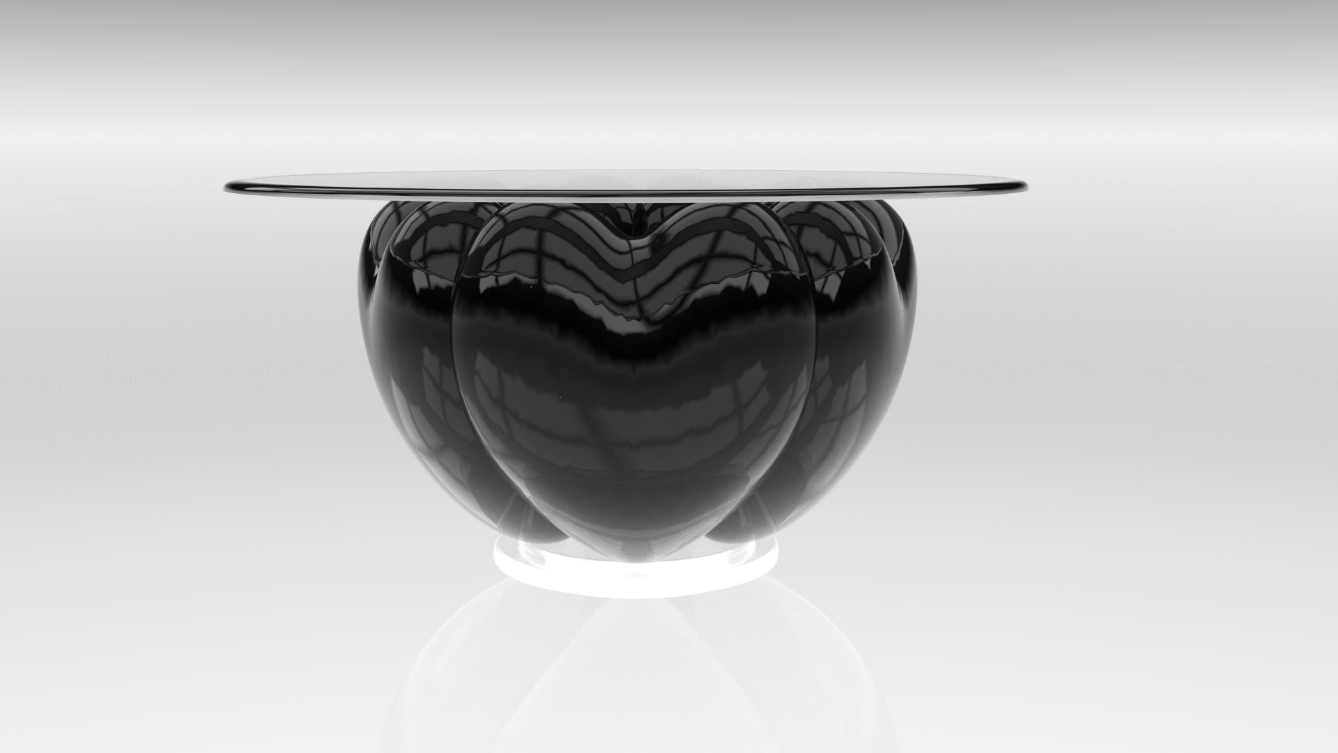 Eje-Design célèbre le symbole universel de l'amour. Cette création sculpturale et symbolique de la maison Eje-Design, aussi raffinée que poétique, aspire à un monde de beauté, d'amour et d'originalité.

Composé de 5 cœurs entrelacés, le pied de