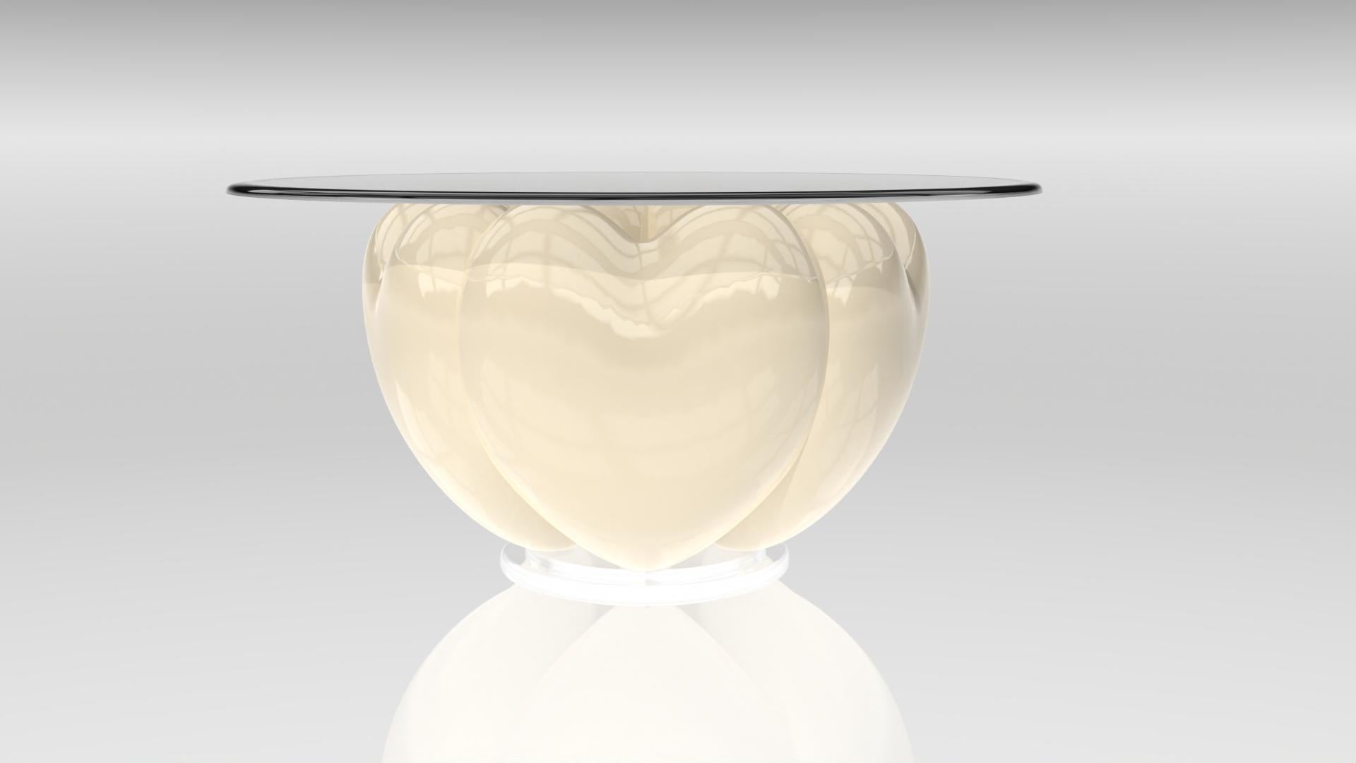 Eje-Design celebra il simbolo universale dell'amore. Questa creazione scultorea e simbolica della casa Eje-Design, tanto raffinata quanto poetica, aspira a un mondo di bellezza, amore e originalità.

Composto da 5 cuori intrecciati, il piede di