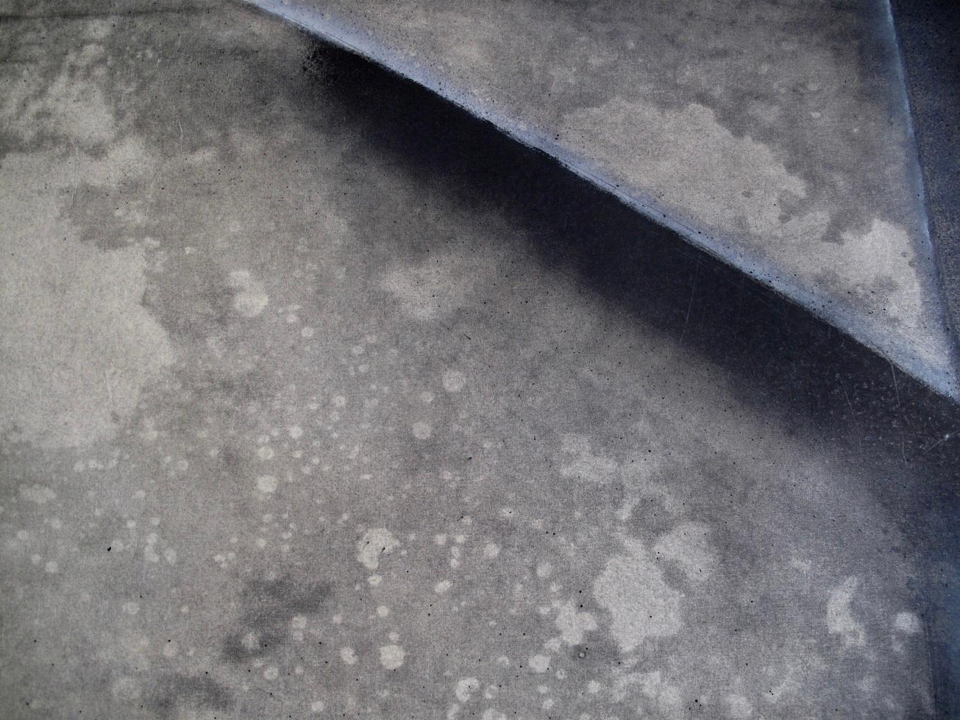 Ohne Titel LI von Ferle - Großes abstraktes Gemälde, Grau und Schwarz, dunkle Töne – Painting von Elvire Ferle