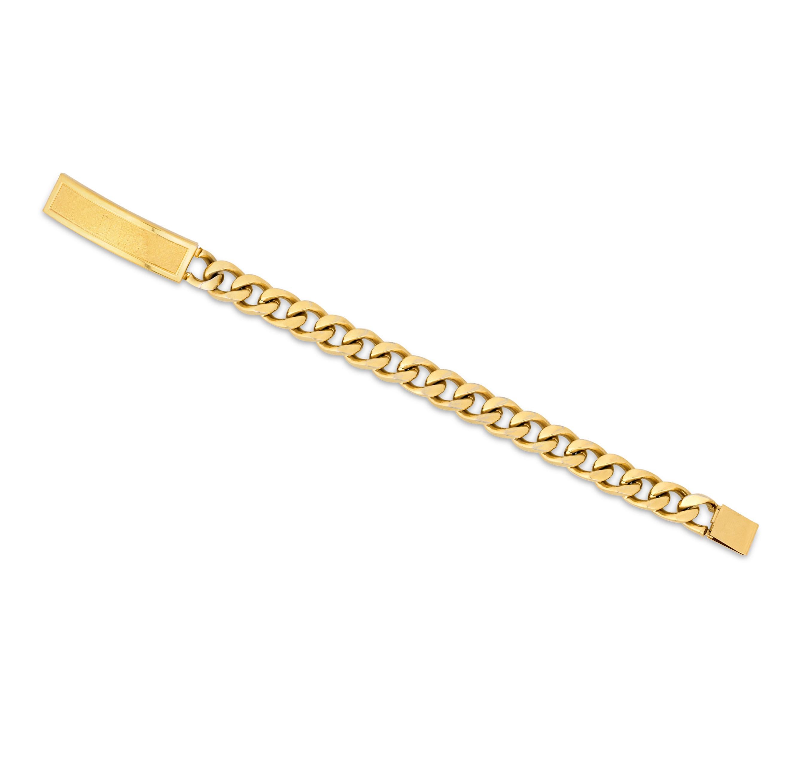 Este notable artefacto de la historia de la música perteneció en su día al legendario Elvis Presley, el Rey del Rock and Roll. La pulsera de eslabones cubana de oro galvano centrado lleva una placa de identificación florentina y pulida grabada con
