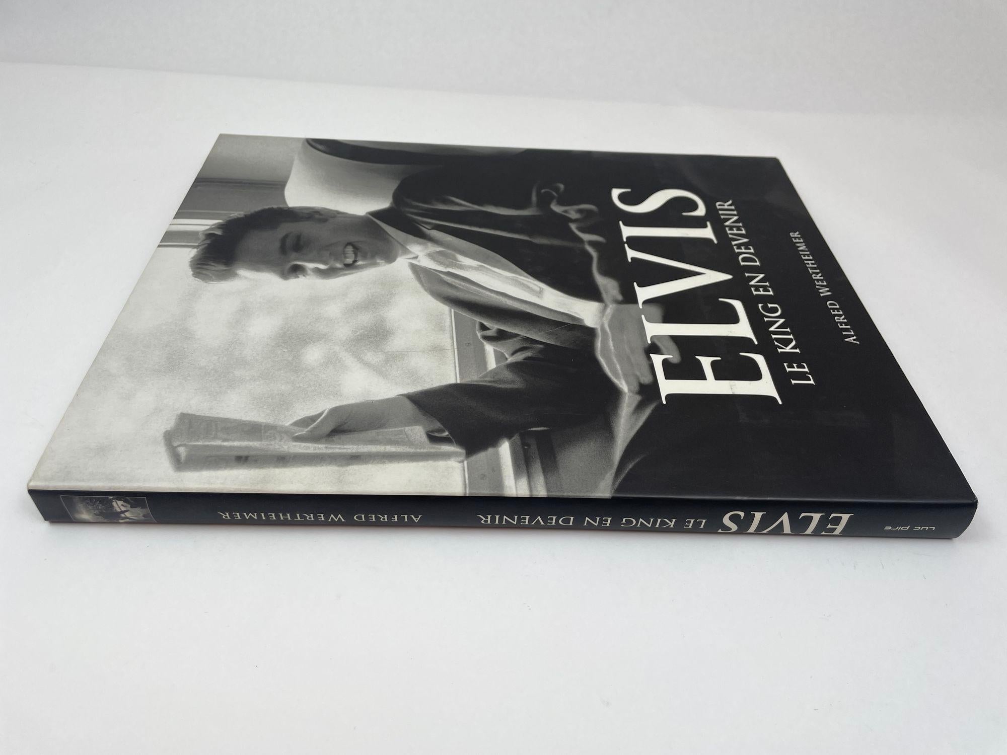 ELVIS The King Le King en devenir French edition Hardcover 1st Edition 2006 In Good Condition For Sale In North Hollywood, CA