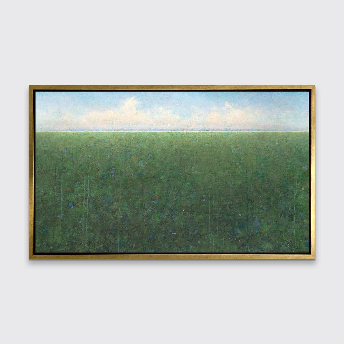 Ce paysage abstrait imprimé en édition limitée par Elwood Howell présente la ligne d'horizon élevée caractéristique de l'artiste. Une terre luxuriante, verte et abstraite s'étend sur toute la largeur de la composition, avec des accents colorés