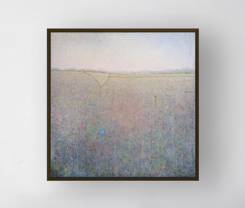 Cette impression à tirage limité est un paysage abstrait d'Elwood Howell. Il présente une ligne d'horizon haute et floue - beige avec du rose vert atténué et du bleu, tandis qu'au-dessus, le rose atténué s'estompe en bleu.  La zone rose et bleue