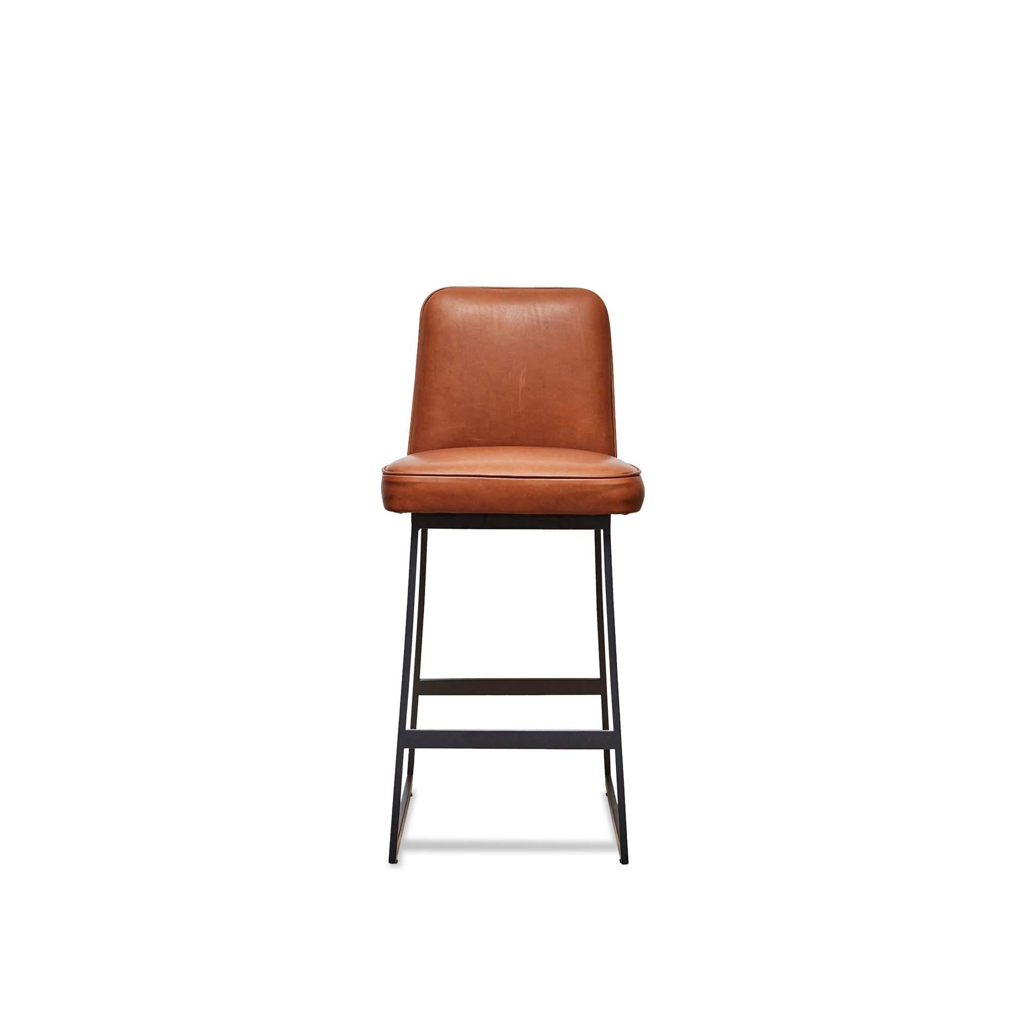 El taburete de bar Elysian es una versión moderna del taburete clásico. Disponible bajo pedido en altura de mostrador. 

La colección Lawson-Fenning está diseñada y fabricada a mano en Los Ángeles, California. Póngase en contacto con nosotros para