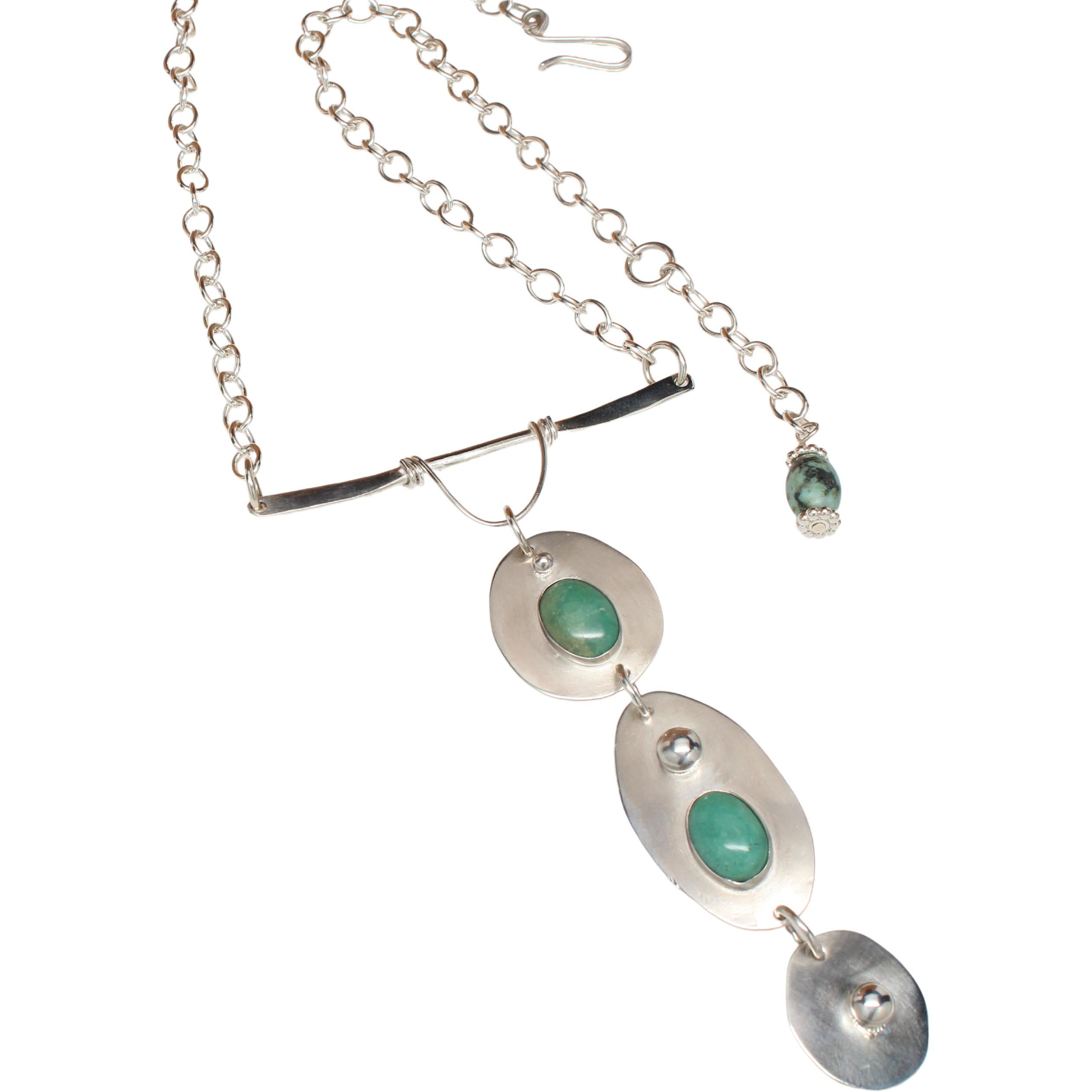 Taglio ovale Collana con dichiarazione di Elegance in argento e turchese in vendita