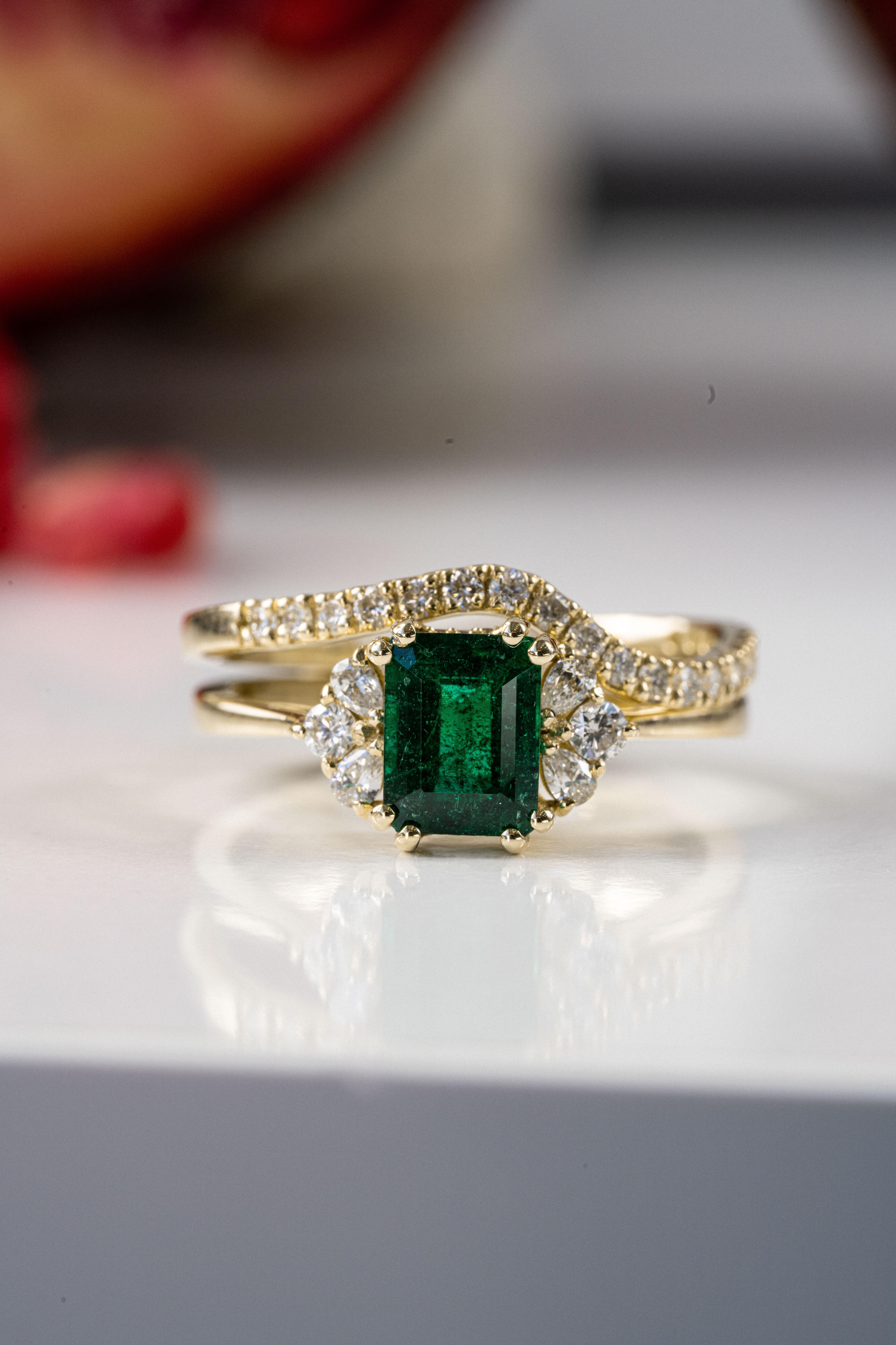 En vente :  Bague de fiançailles émeraude et diamant Elysian 10