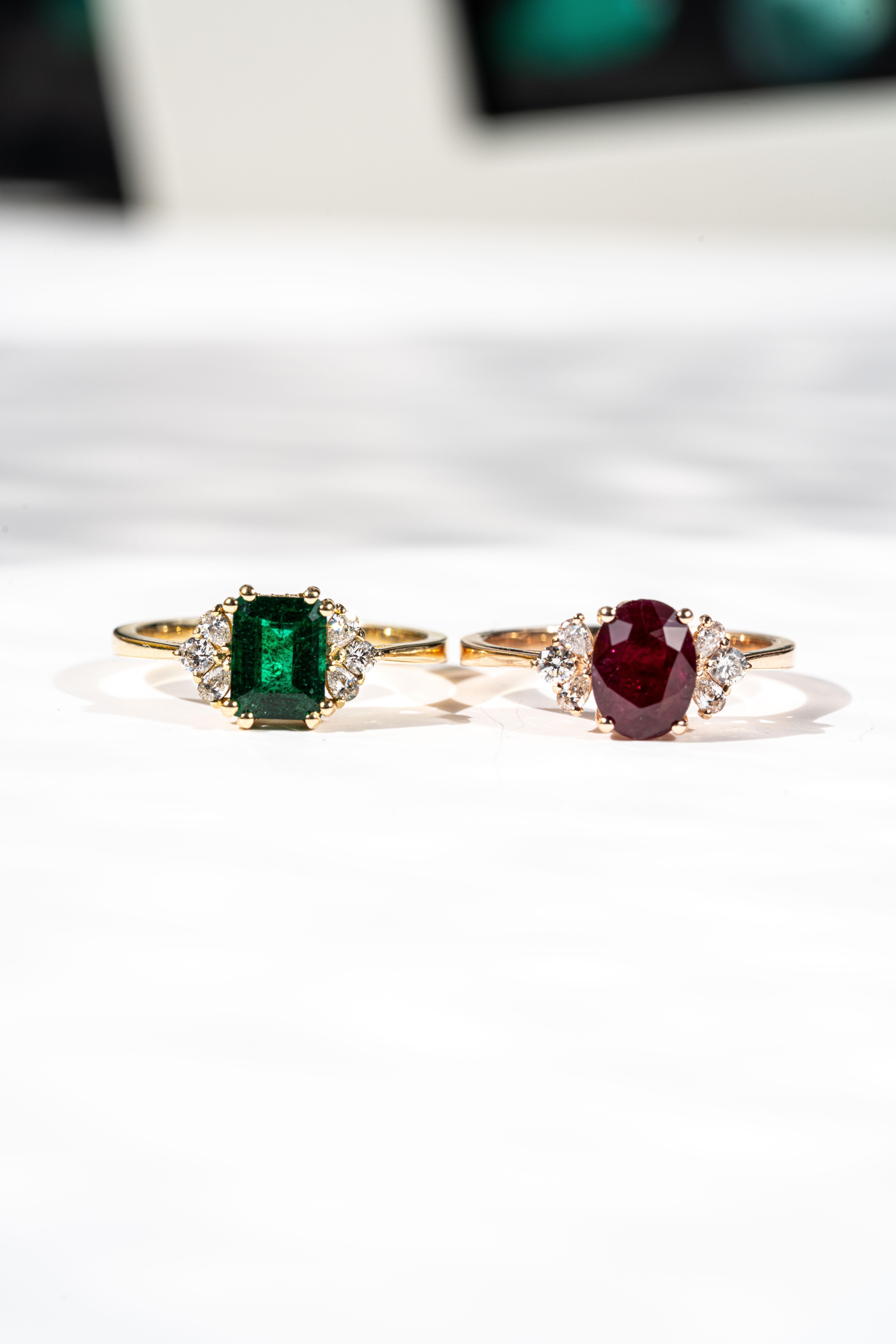 En vente :  Bague de fiançailles émeraude et diamant Elysian 11
