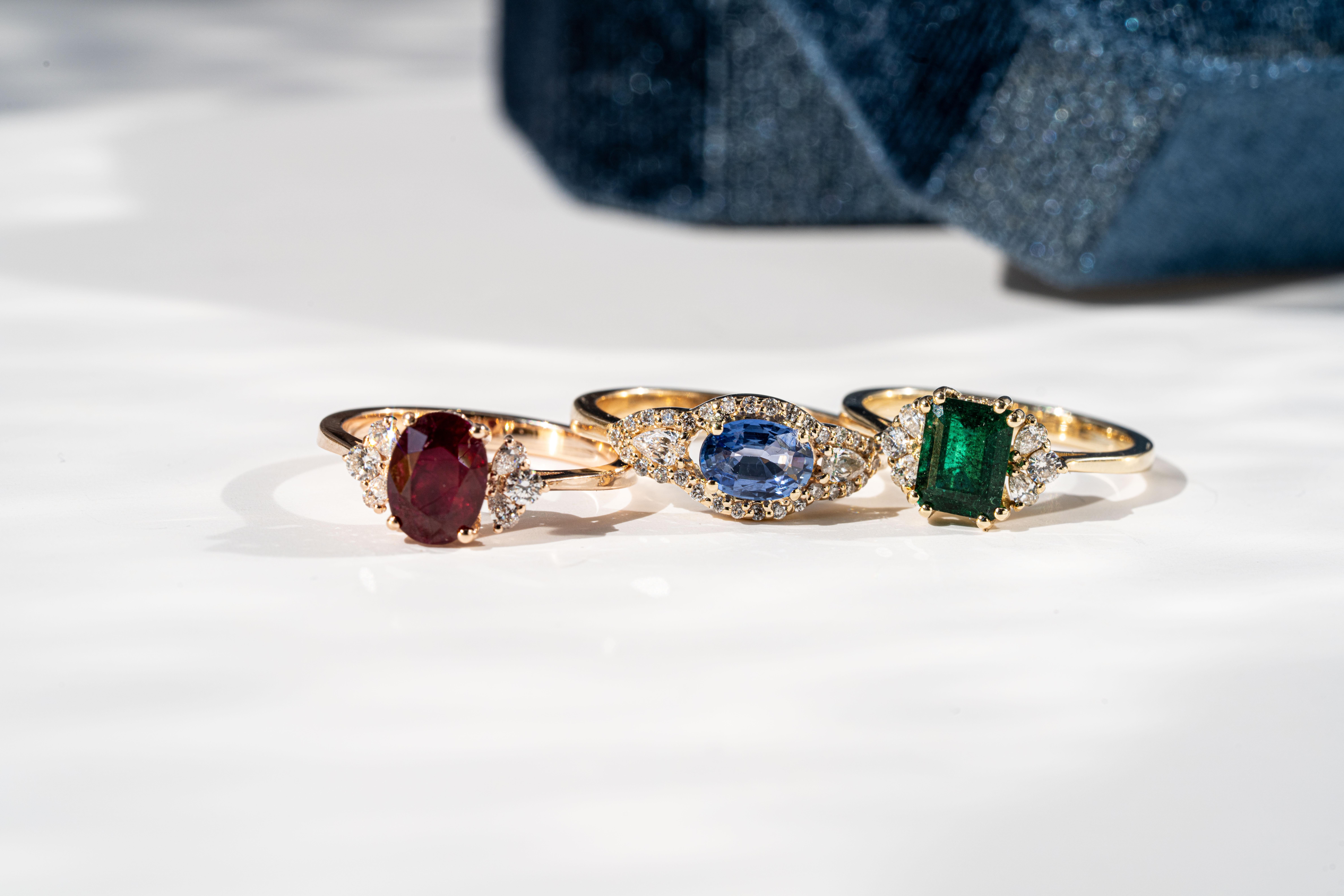 En vente :  Bague de fiançailles émeraude et diamant Elysian 12