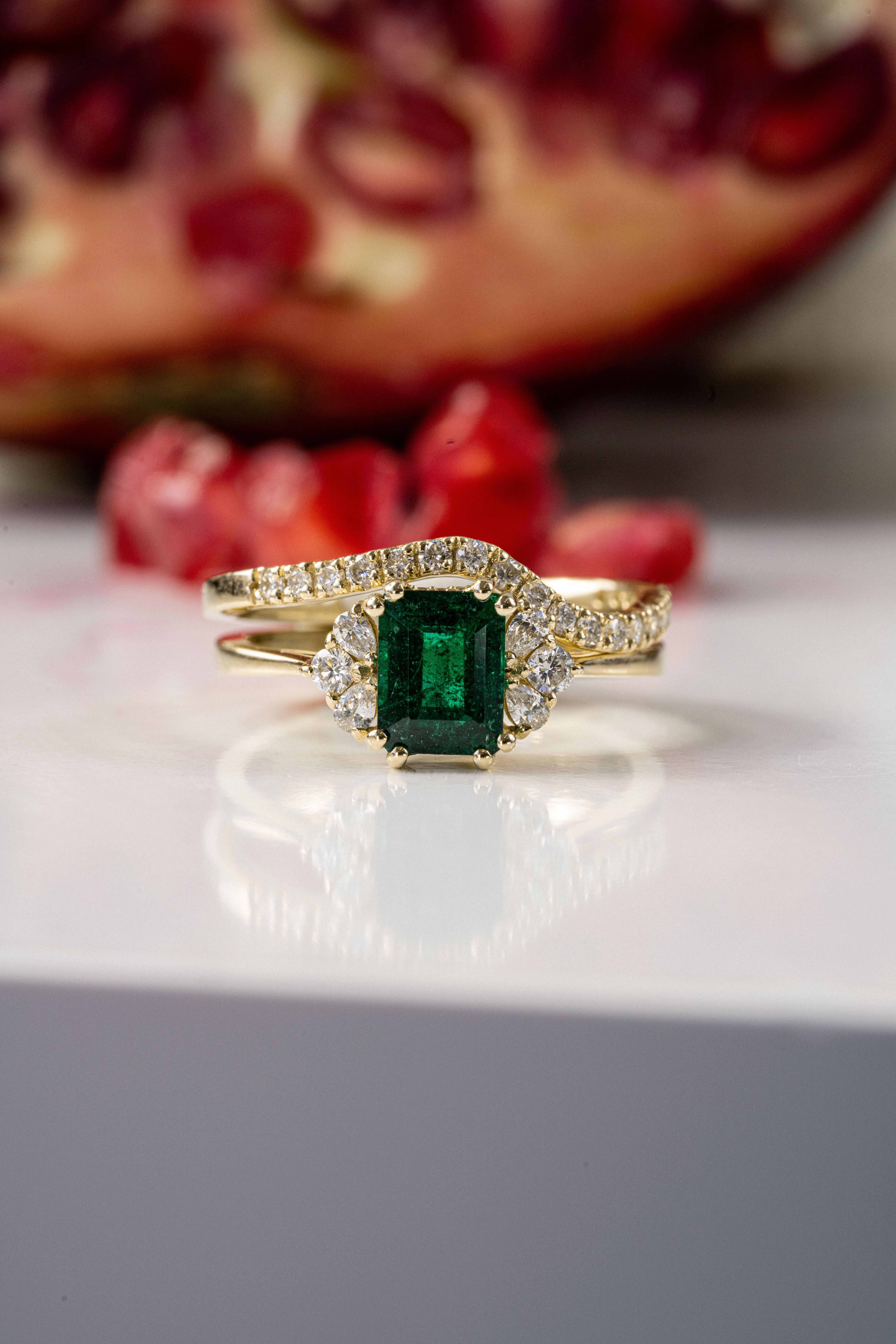 En vente :  Bague de fiançailles émeraude et diamant Elysian 5