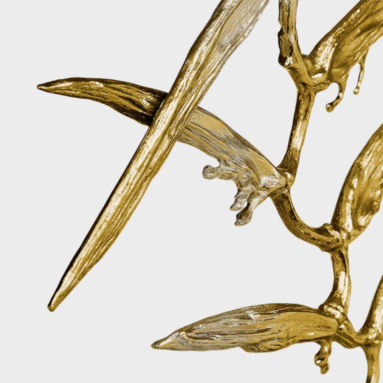 Organico moderno Elysian - Grande scultura in ottone con design biofilico e base in marmo in vendita