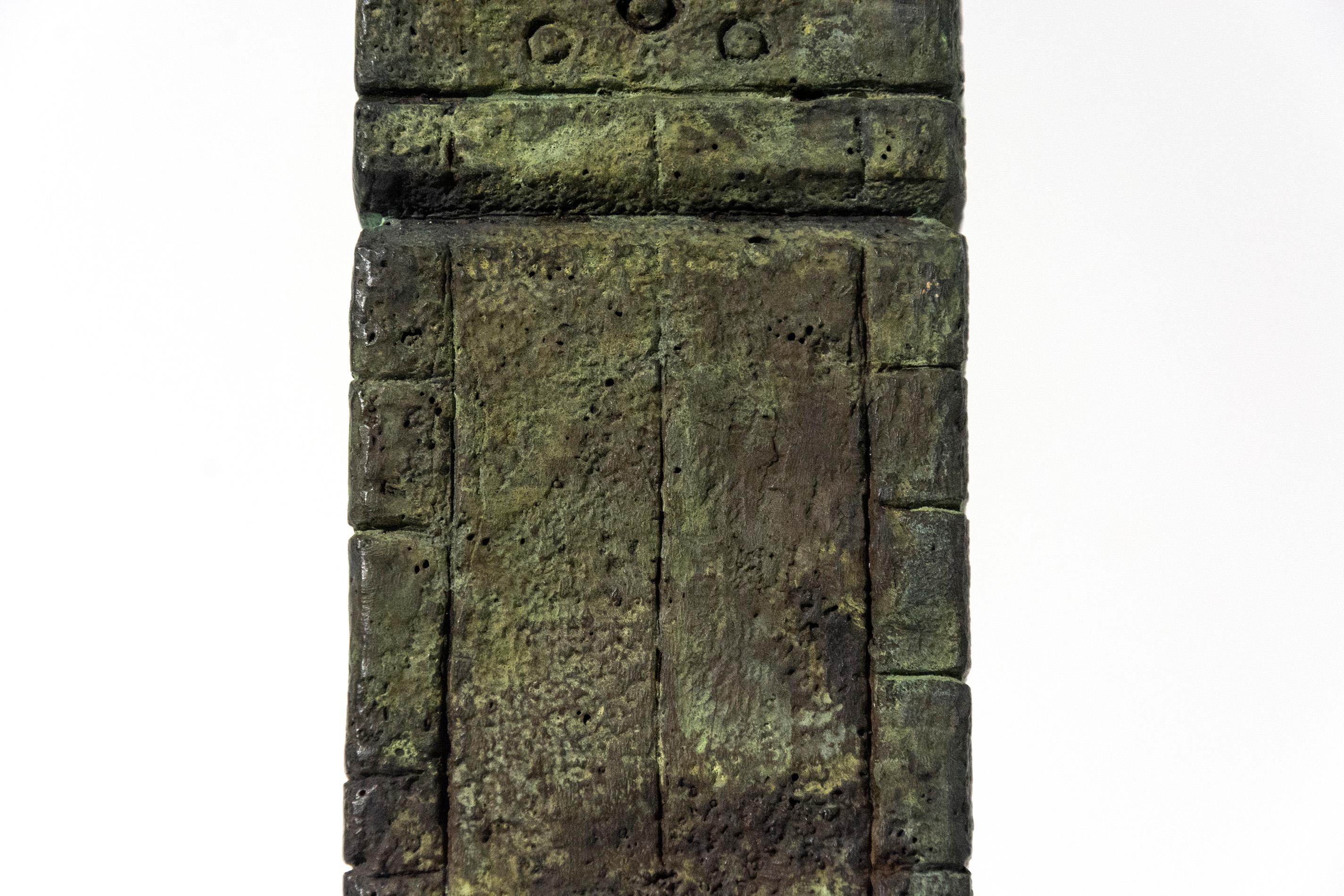 Dinast -  escultura moderna, abstracta, totémica, de bronce en venta 3