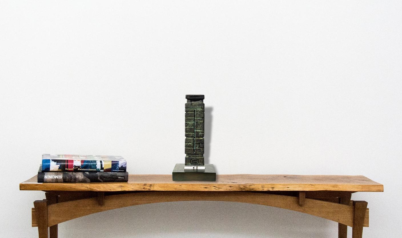 Dinast -  escultura moderna, abstracta, totémica, de bronce en venta 6