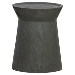 Table d'appoint EM, finition Rough Green Monkey Pod