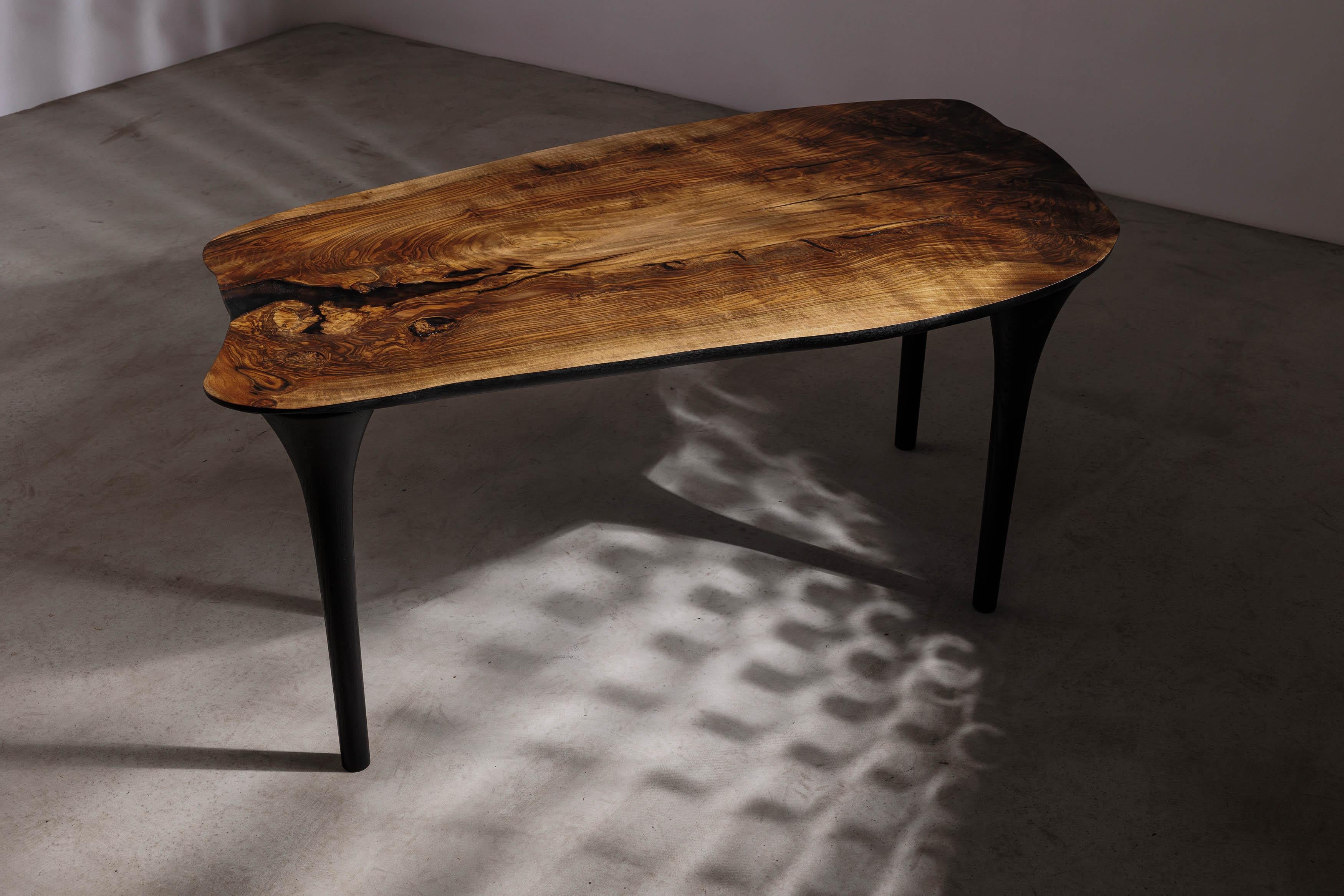 Romanian Em212 Dining Table by Eero Moss For Sale