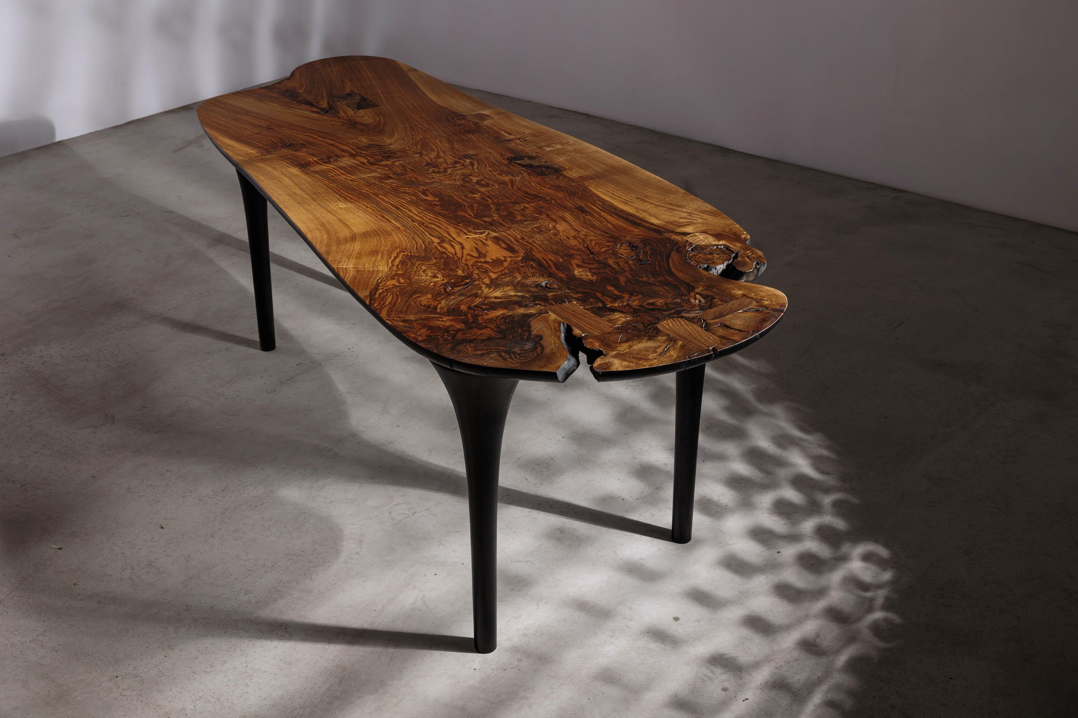 EM213 Dining Table by Eero Moss In New Condition For Sale In Geneve, CH
