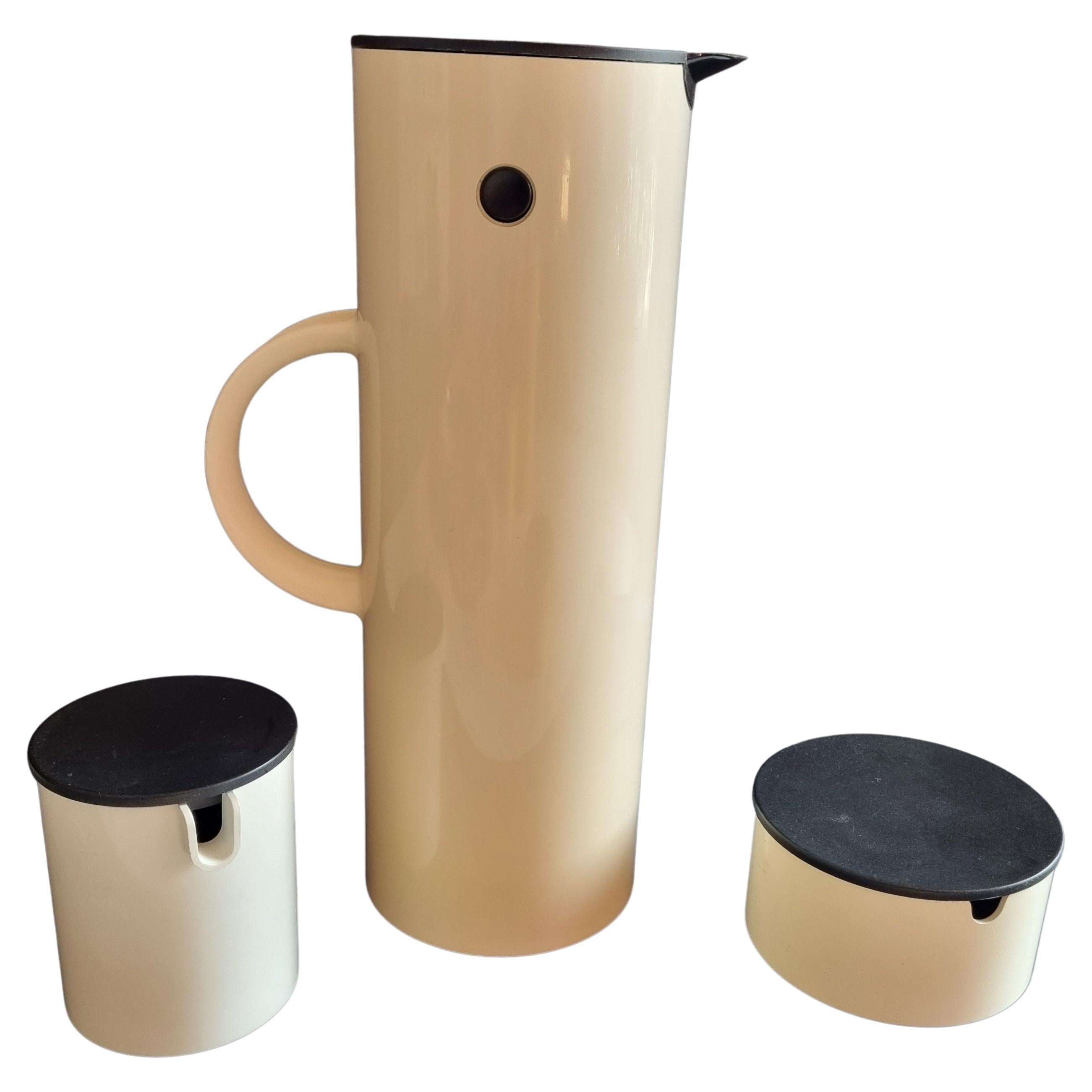 EM77 Vacuum jug by Erik Magnussen for Stelton  Set in white  Danish design For Sale
