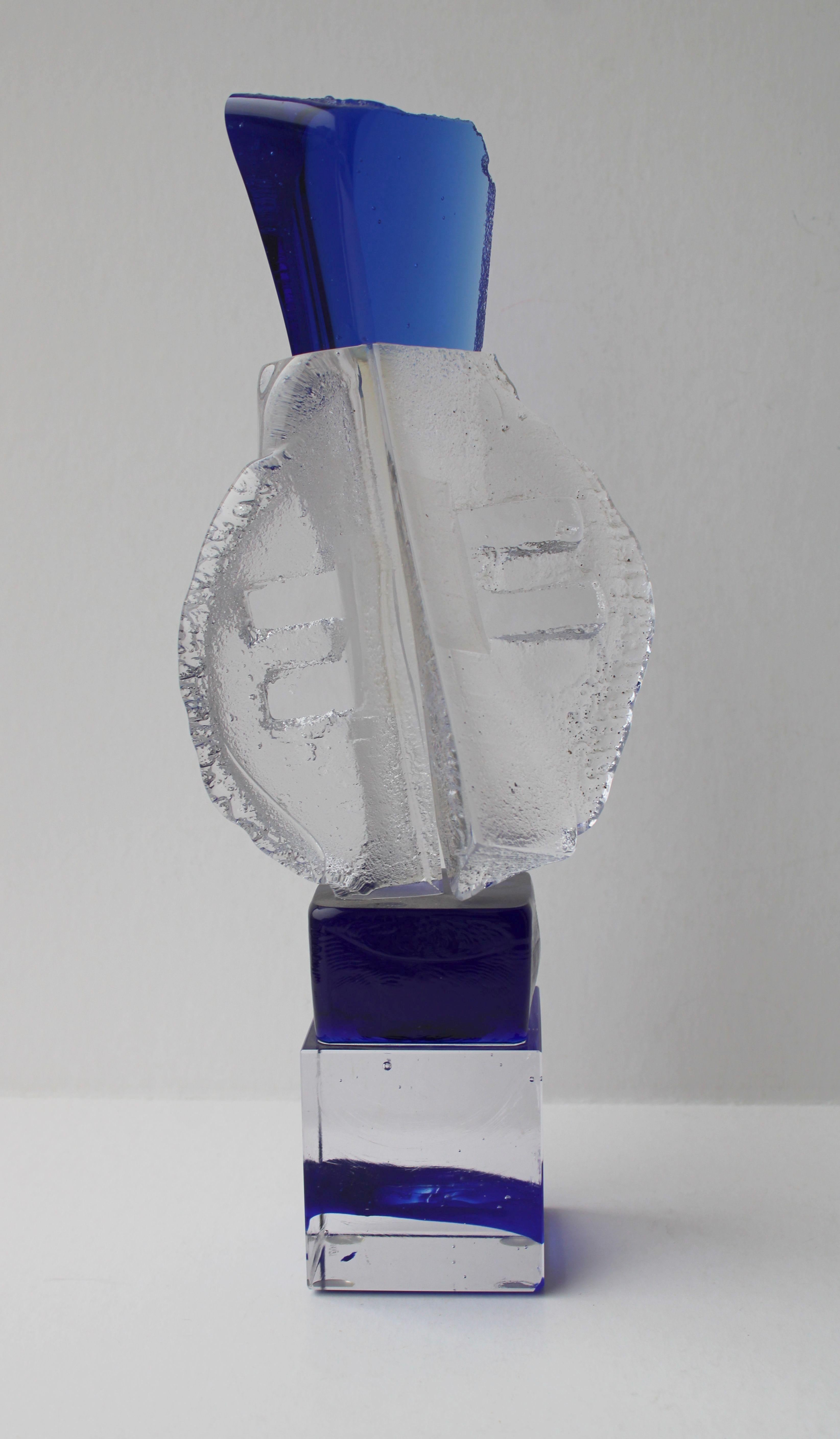 Bleu. Verre, 34, 5x15x8 cm - Sculpture de Emane Inita