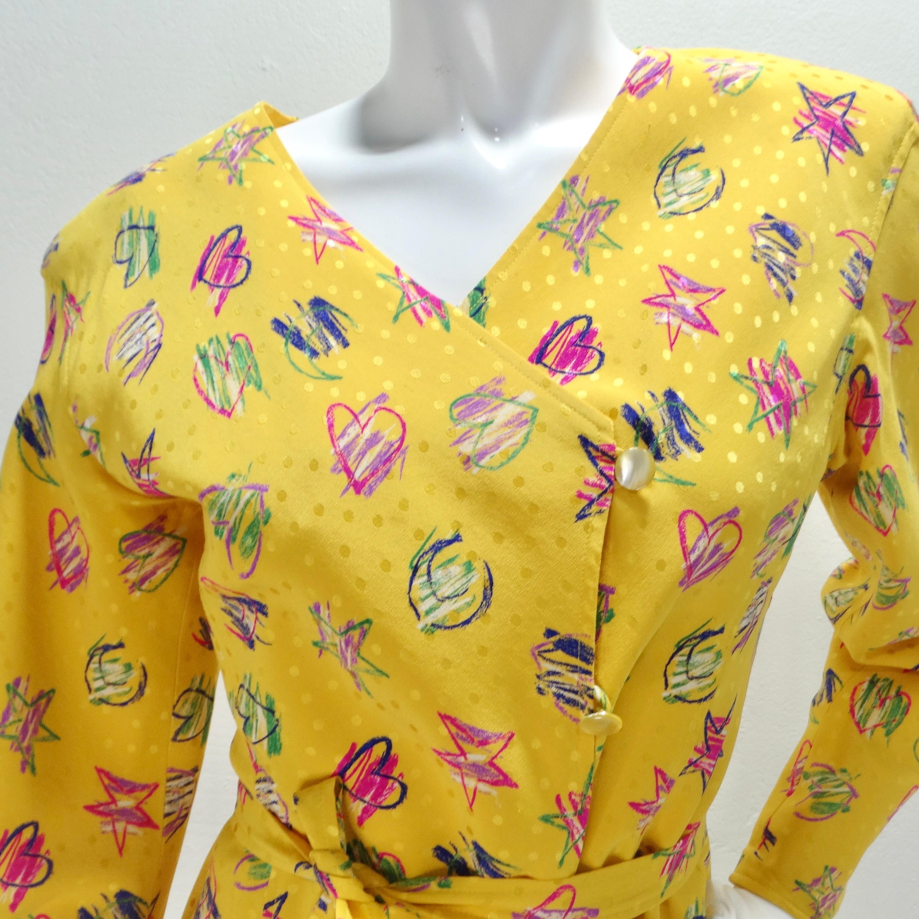 Entra nell'era iconica degli anni '80 con la nostra splendida blusa button-down di Emanuel Ungaro! Questa camicetta incarna lo stile anni '80, con le classiche spalline che aggiungono un tocco di audacia e potenza al tuo look. L'allacciatura in vita