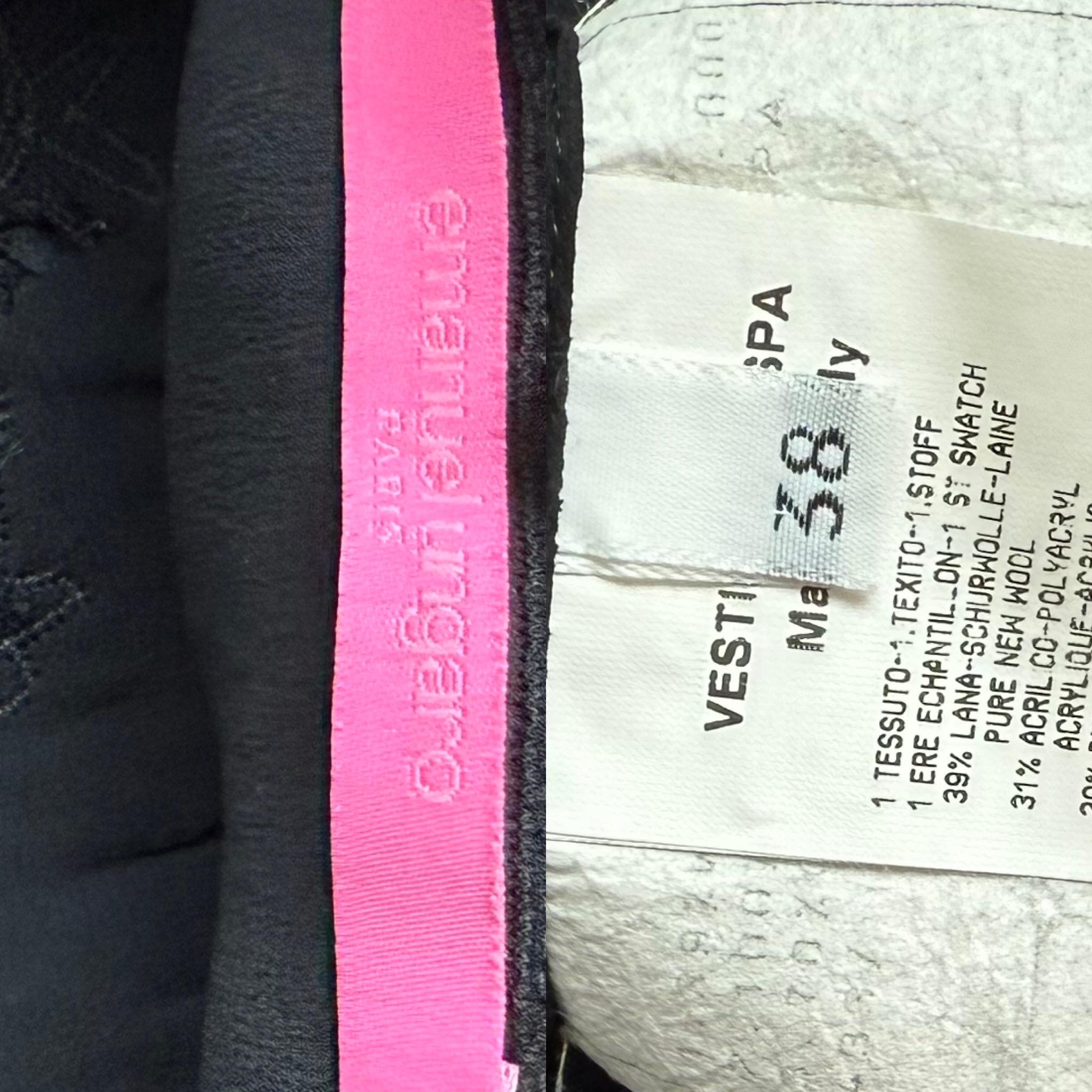 Emanuel Ungaro
Vintage
FW04
Tweed negro azabache
Decoltè de encaje
Ligero y adelgazante contra el cuerpo, sin sensación de pesadez ni rigidez
IT38
Excelente estado, sin defectos
Medidas en centímetros en horizontal: fosa a fosa 15, cintura 13,5,