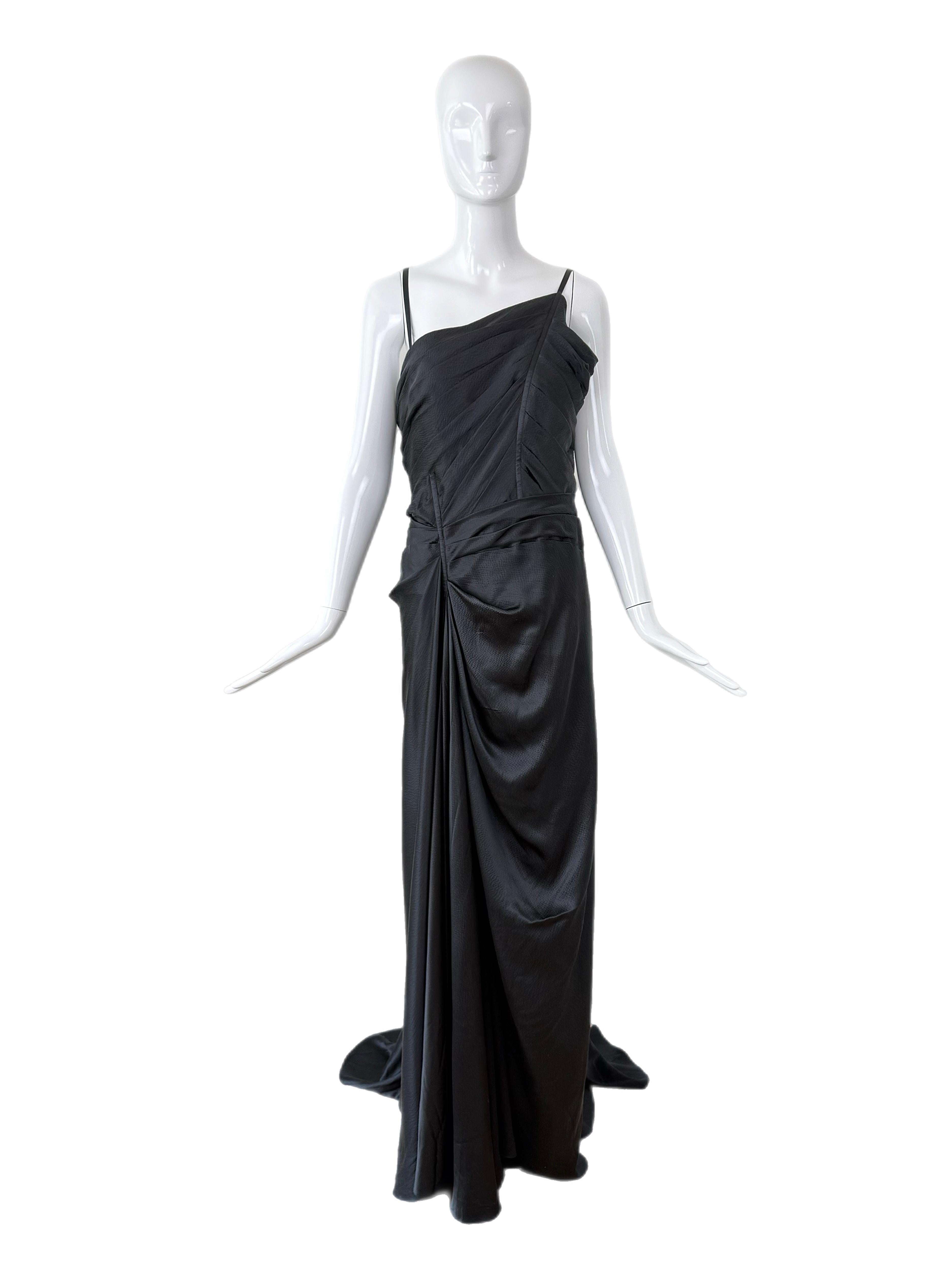 Emanuel Ungaro
Vintage By
SS07
Tiefschwarzes asymmetrisches Maxikleid
100% gehämmerte Seide
Sehr schmeichelhafte Silhouette
IT44
Leichte Abnutzungserscheinungen, benötigt eine zusätzliche Naht im Rücken
Maße in Zoll, flach liegend: Länge 70, Grube