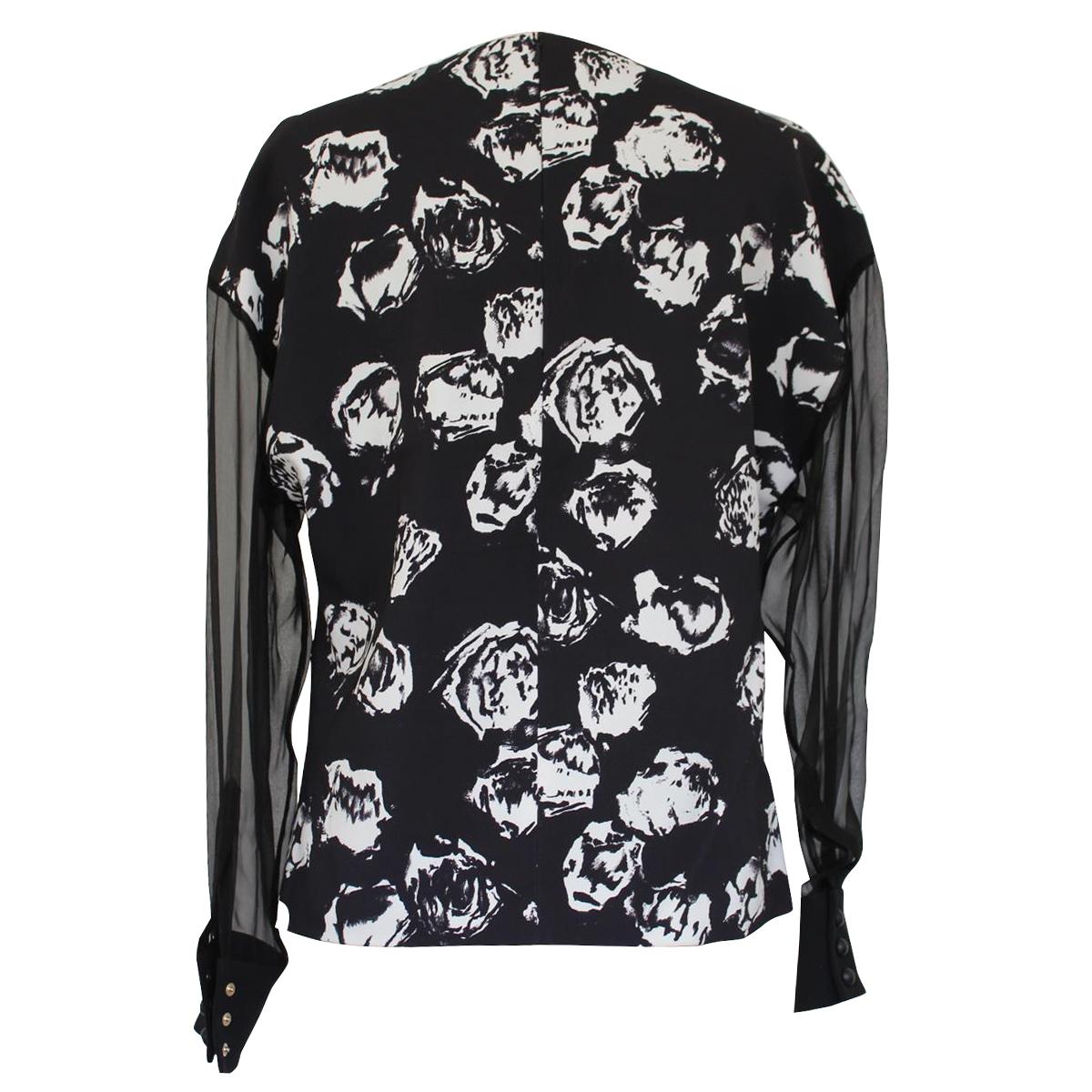 Bellissima camicetta Ungaro
Seta, pelle, rayon
Colore nero
Pizzo sui lati
Maniche lunghe in seta
Lunghezza spalla / orlo cm 60 (23,6 pollici)
SPEDIZIONE ESPRESSA IN TUTTO IL MONDO INCLUSA NEL PREZZO!