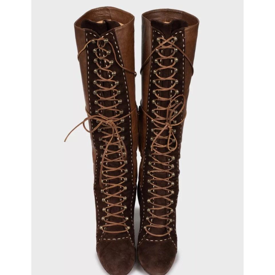 Sal a la calle con estilo con estas elegantes botas Emanuel Ungaro, una impresionante mezcla de piel auténtica y ante suave en preciosos tonos marrones. ¡Perfecto para añadir un toque de sofisticación a cualquier conjunto!
Características:
- Diseño