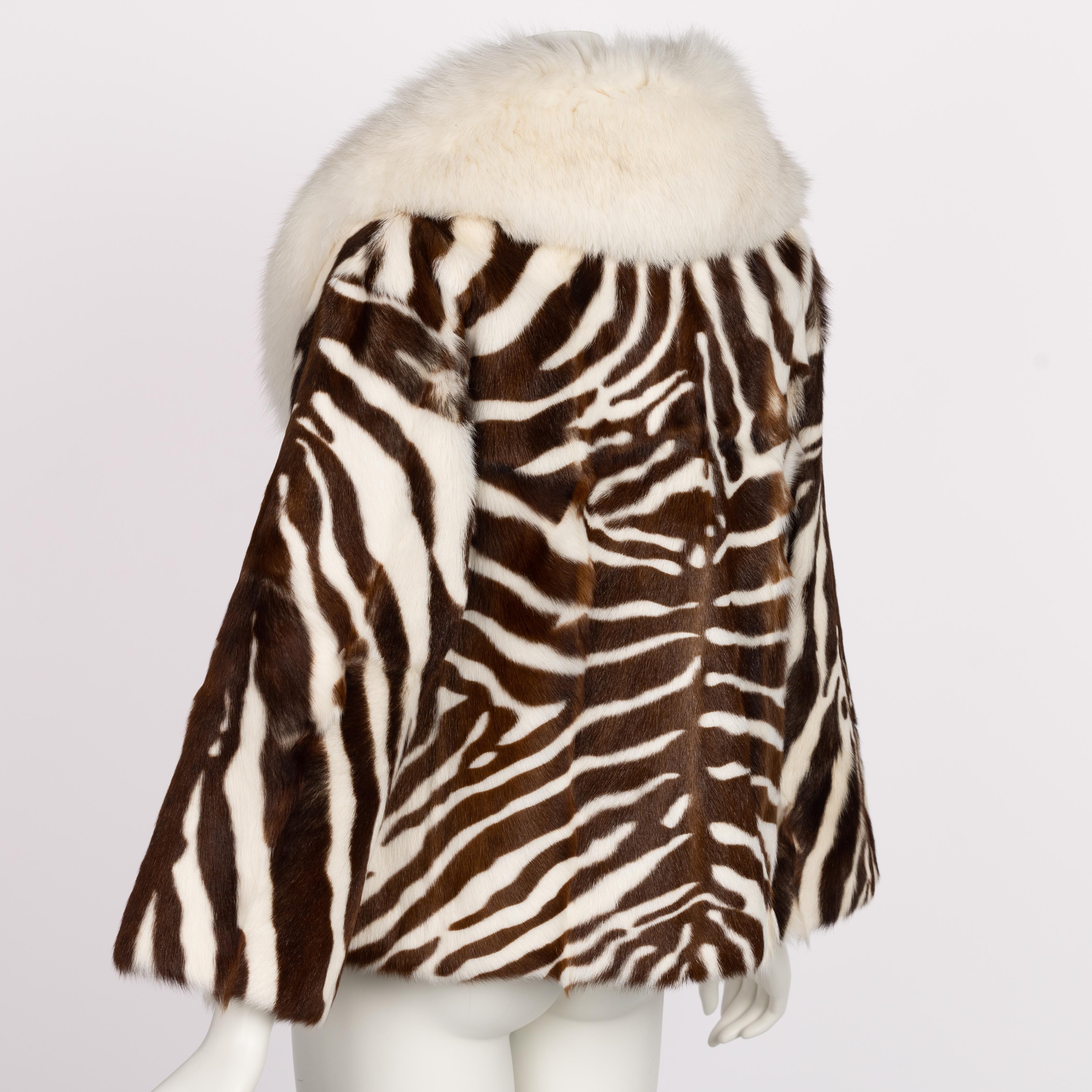 Emanuel Ungaro Braune Jacke mit Zebradruck und elfenbeinfarbenem Pelzkragen im Zustand „Hervorragend“ im Angebot in Boca Raton, FL