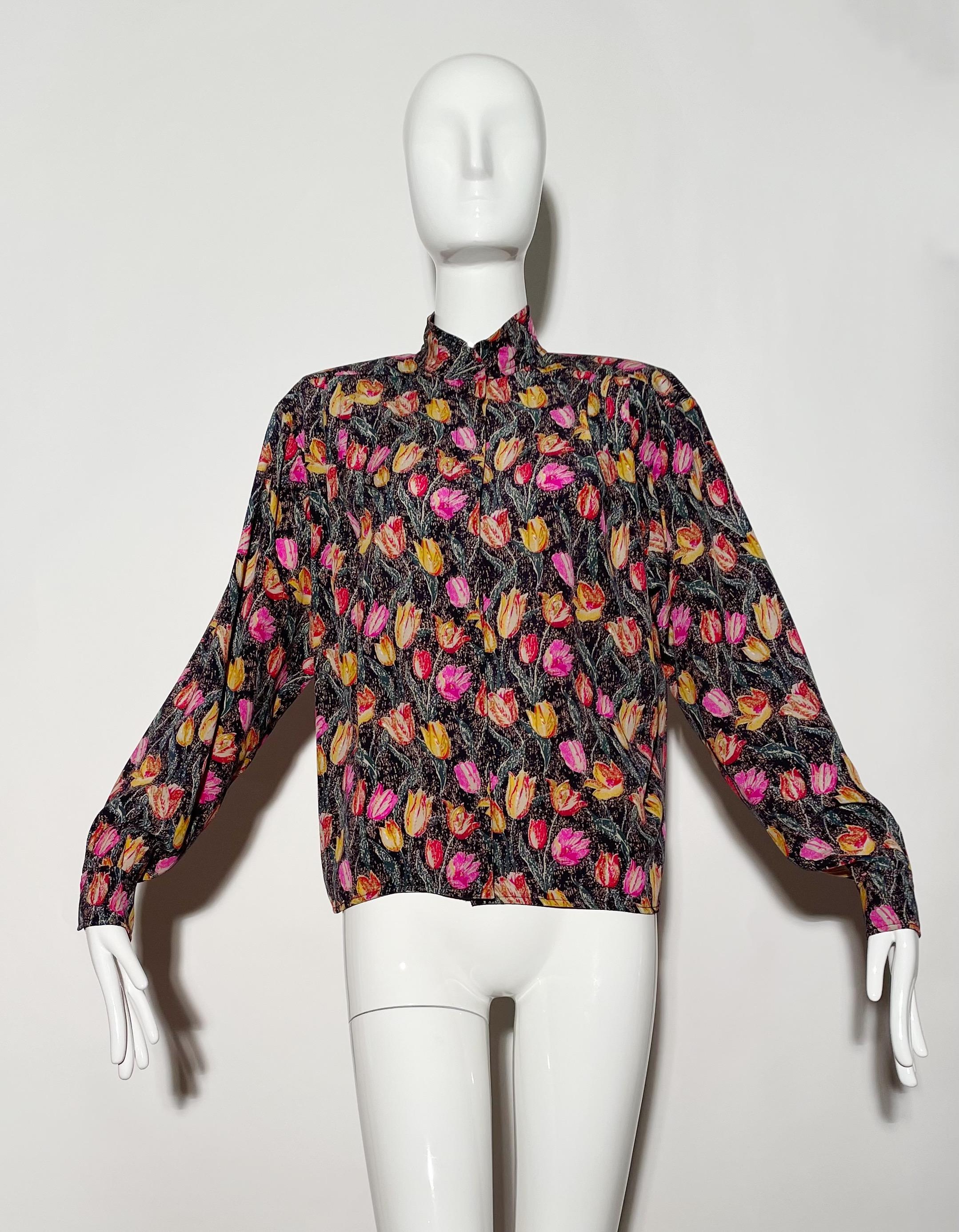 Navy floral blouse. Front buttons. Shoulder pads. Mandarin collar. Silk. Made in Italy. 
*Condition: excellent vintage condition. No visible flaws.

Measurements Taken Laying Flat (inches)—
Shoulder to Shoulder: 18 in.
Bust: 40 in.
Sleeve Length: 