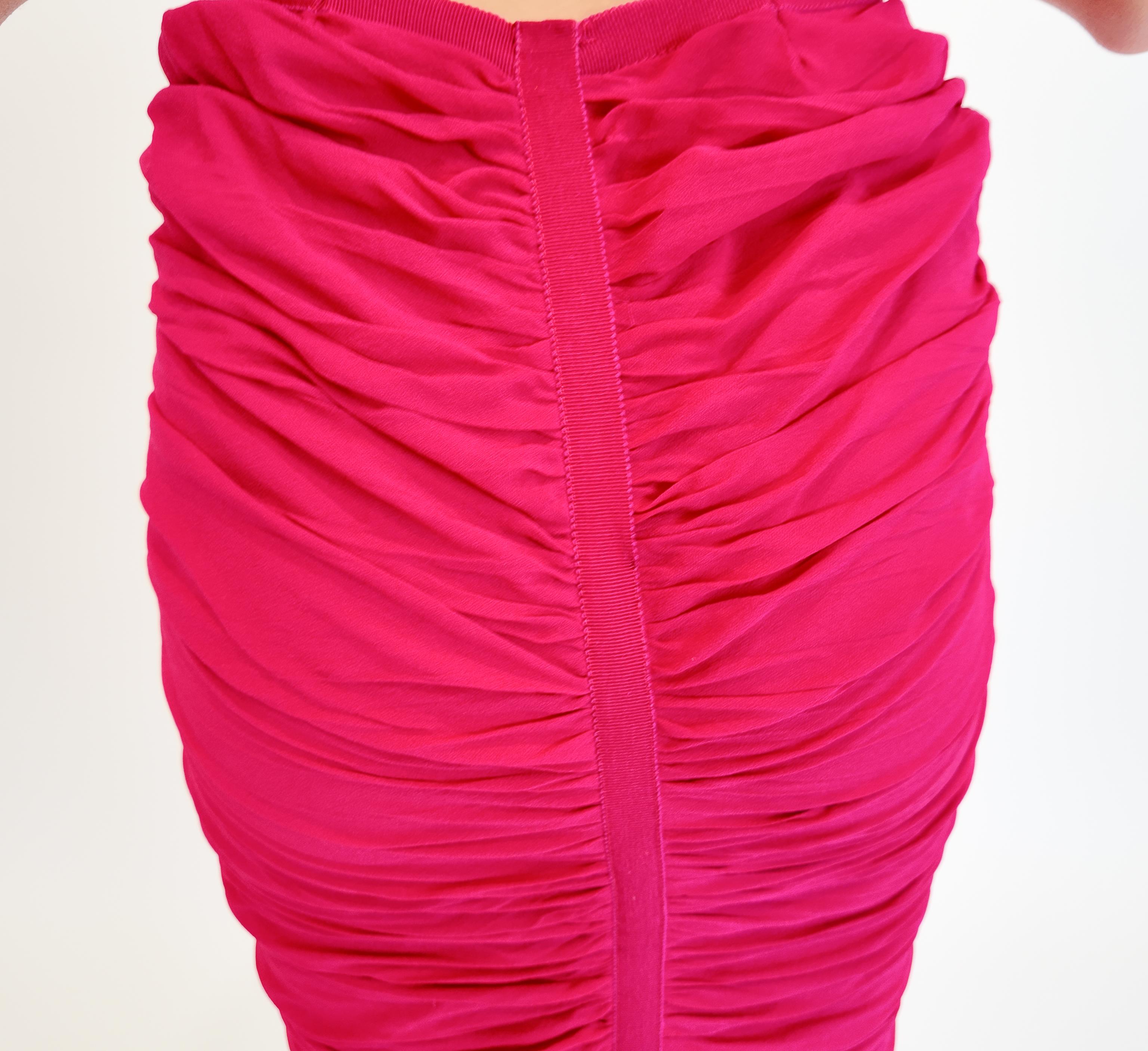 Emanuel Ungaro - Robe fuchsia à cœur sucré, froncée et ornée de perles en vente 6