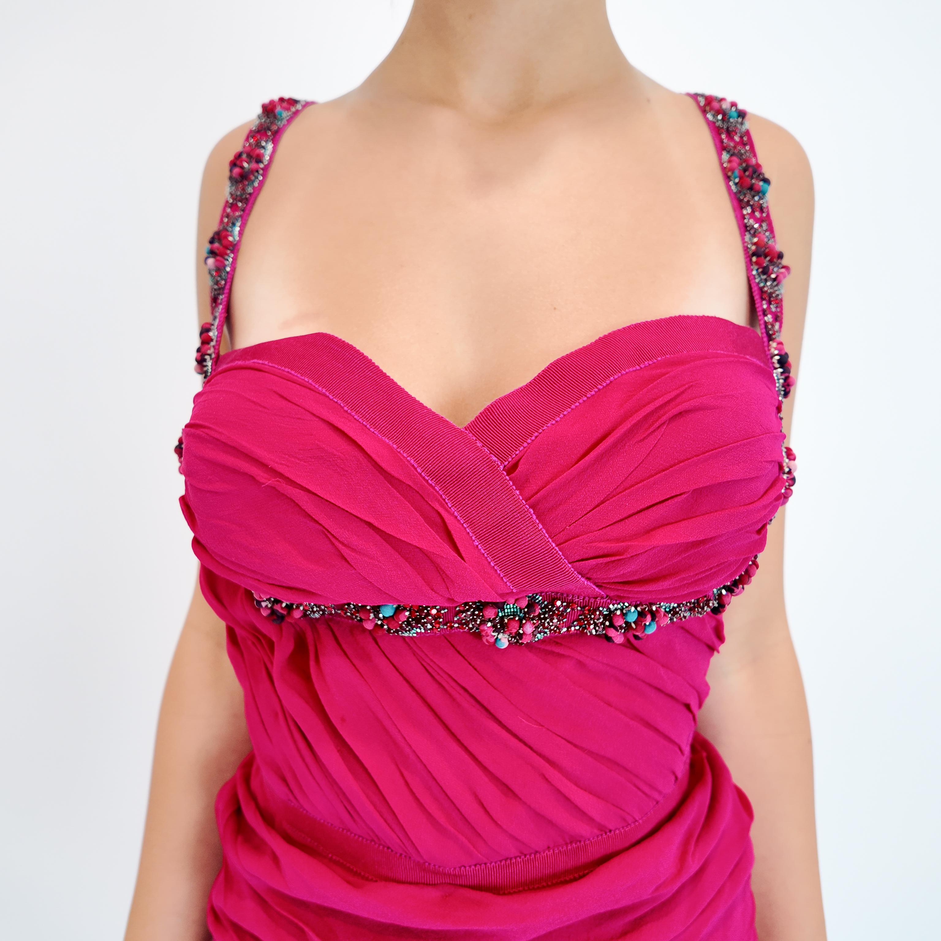 Emanuel Ungaro - Robe fuchsia à cœur sucré, froncée et ornée de perles en vente 2