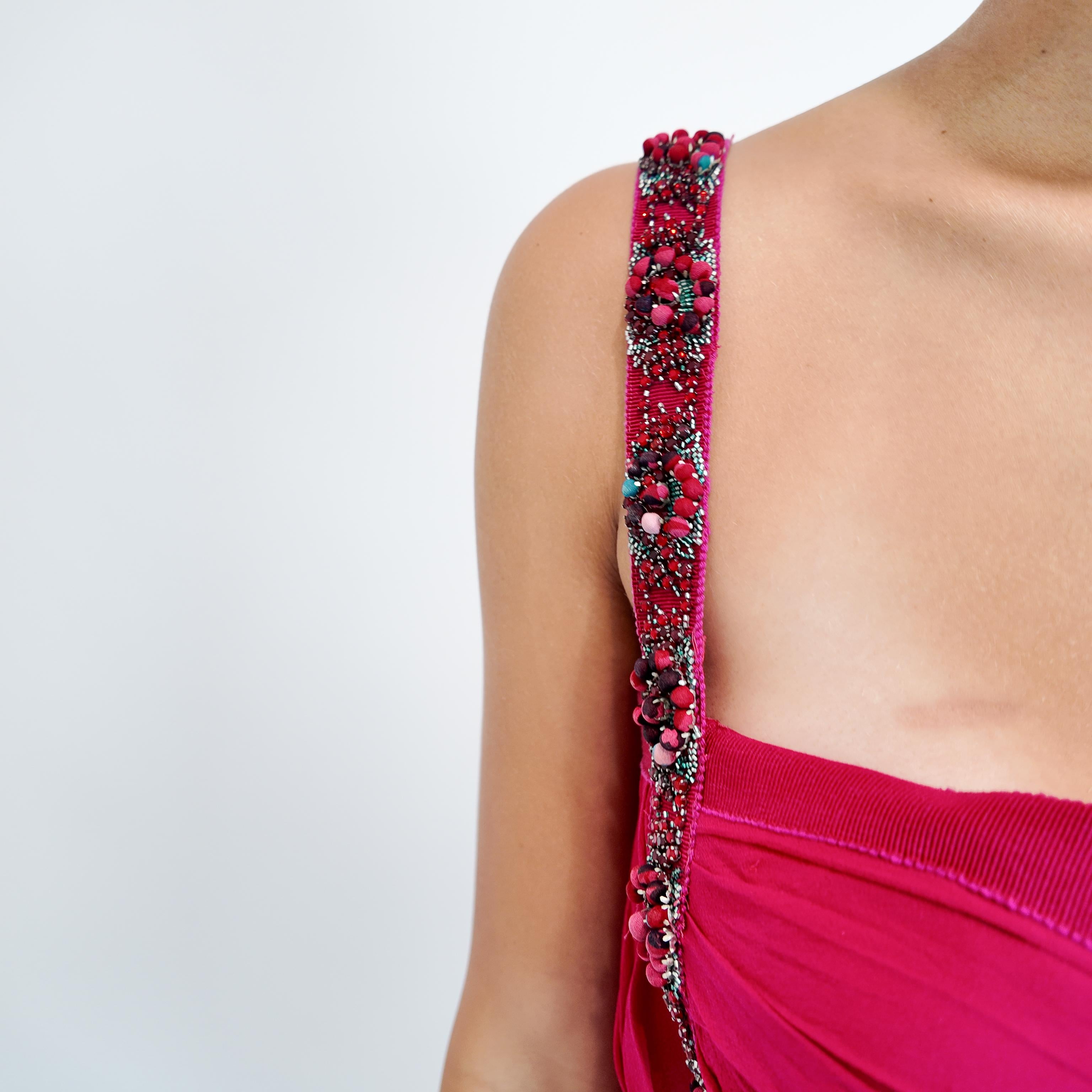 Emanuel Ungaro - Robe fuchsia à cœur sucré, froncée et ornée de perles en vente 3