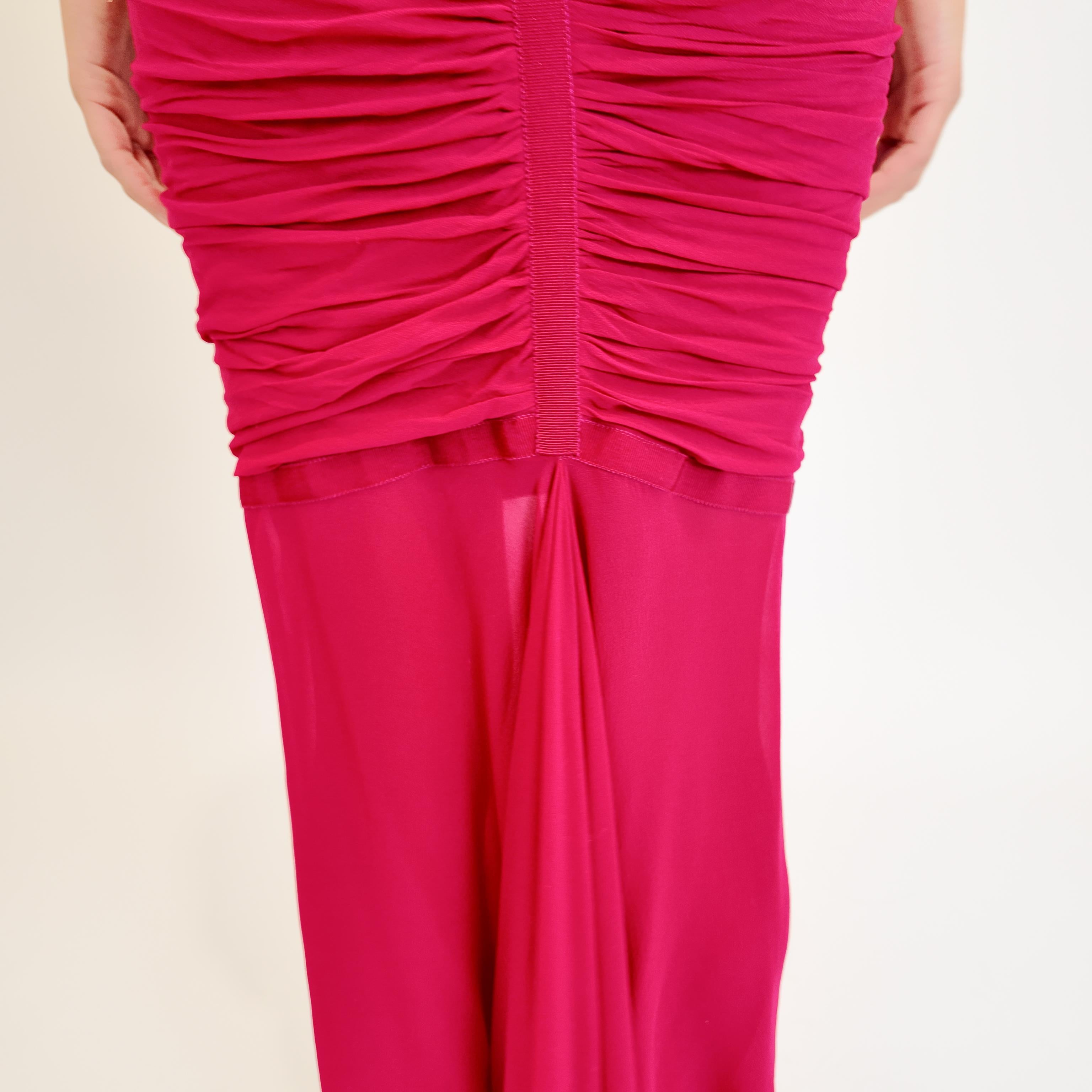Emanuel Ungaro - Robe fuchsia à cœur sucré, froncée et ornée de perles en vente 4
