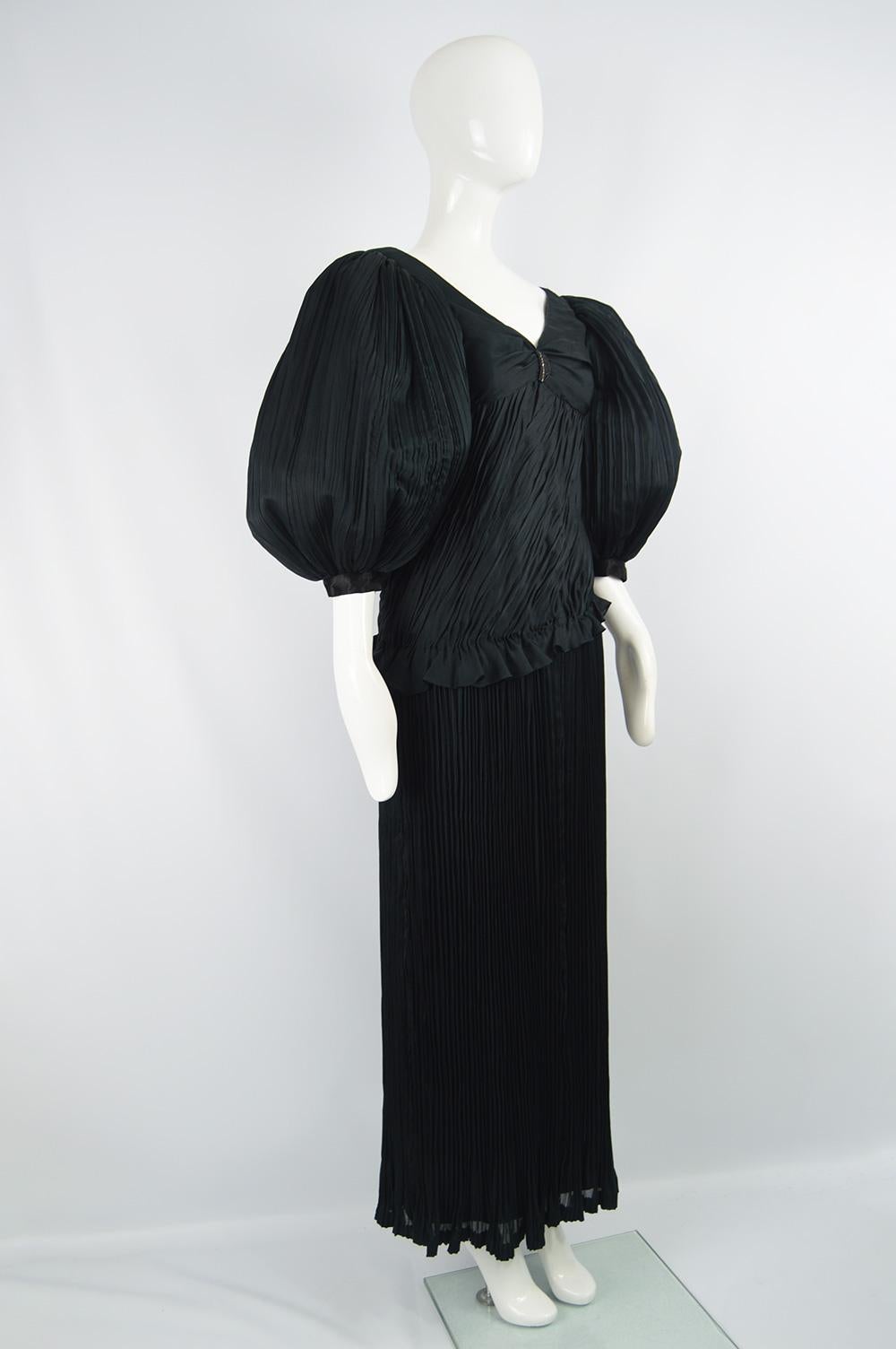 Emanuel Ungaro Haute Couture Black Fortuny Pleat Silk Huge Balloon Sleeve Gown In Good Condition In Doncaster, South Yorkshire