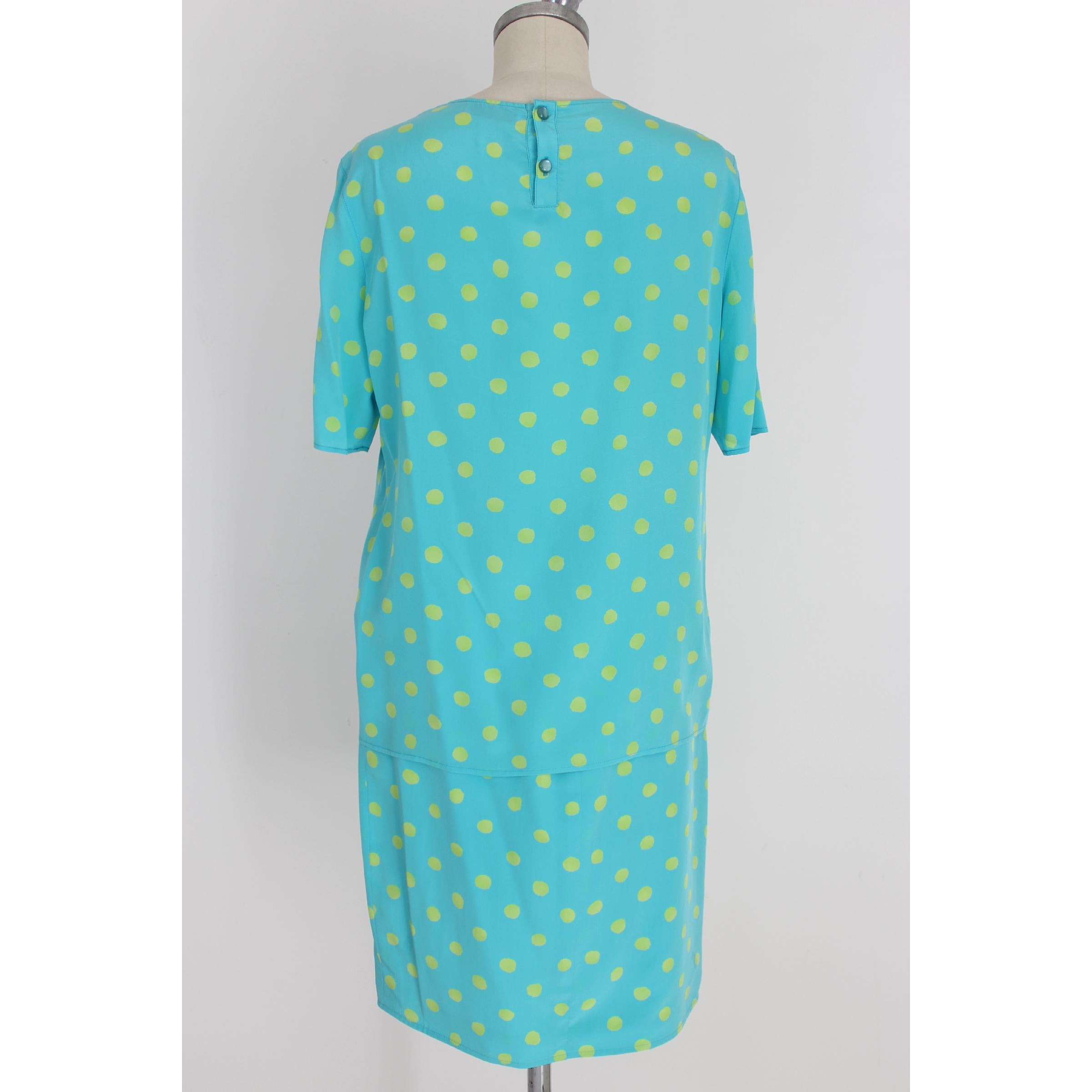 Emanuel Ungaro 90s vintage women's skirt suit. Complete shirt and skirt with polka dots , 100% silk , light blue and yellow. Wallet skirt, soft knit with short sleeves. Made in Italy. Excellent vintage condition.

Size: 44 It 10 Us 12 Uk

Shoulder:
