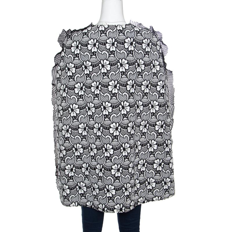 Create an ultra-chic look that is sure to stand out with this Emanuel Ungaro cape style jacket. Constructed in monochrome cotton fabric, this jacket is adorned with floral macrame lacework all over and features a closed neckline. This amazingly,