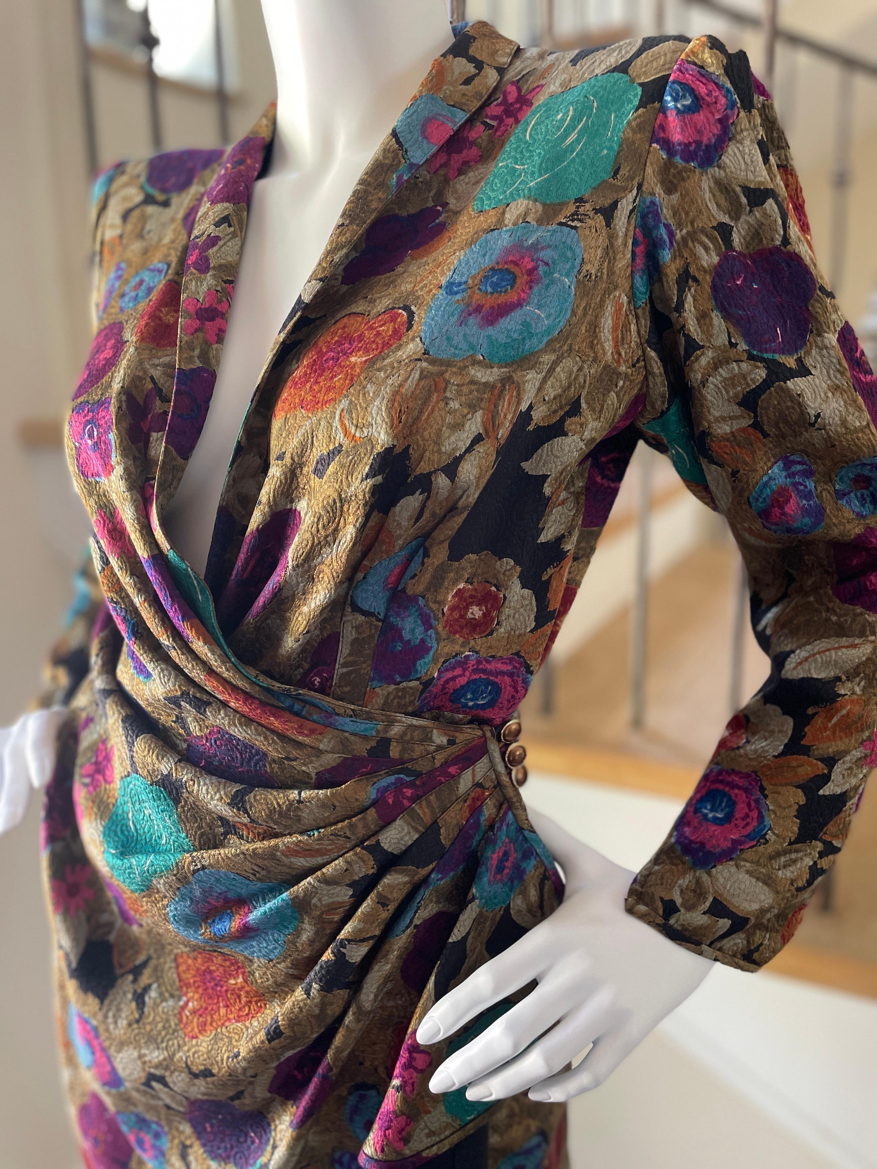 Emanuel Ungaro Parallel Vintage Starke Schulter Gold geblümtes Kleid mit seitlicher Volant im Zustand „Hervorragend“ in Cloverdale, CA
