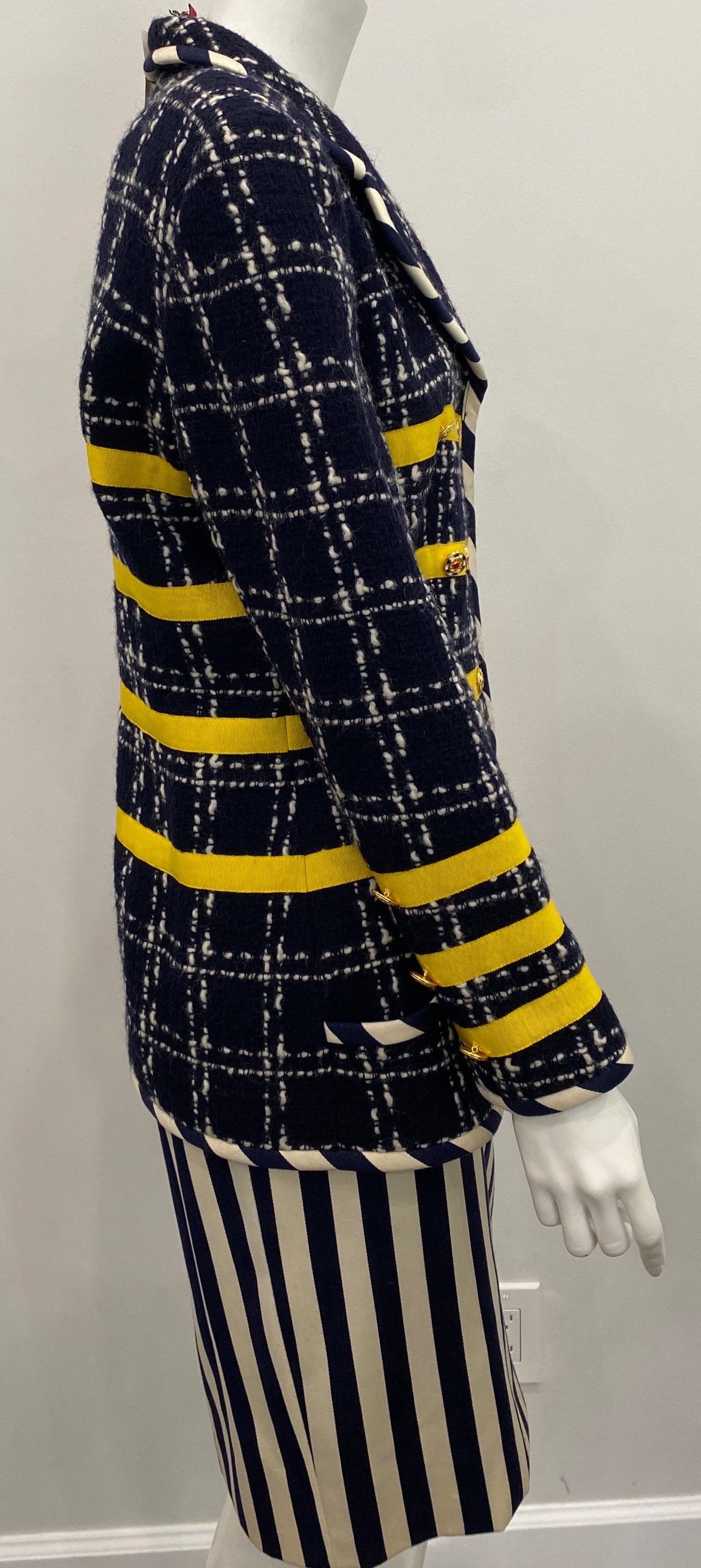 Emanuel Ungaro Parallele 1990's Navy Boucle Jacke mit Rock - Größe 12 im Angebot 2