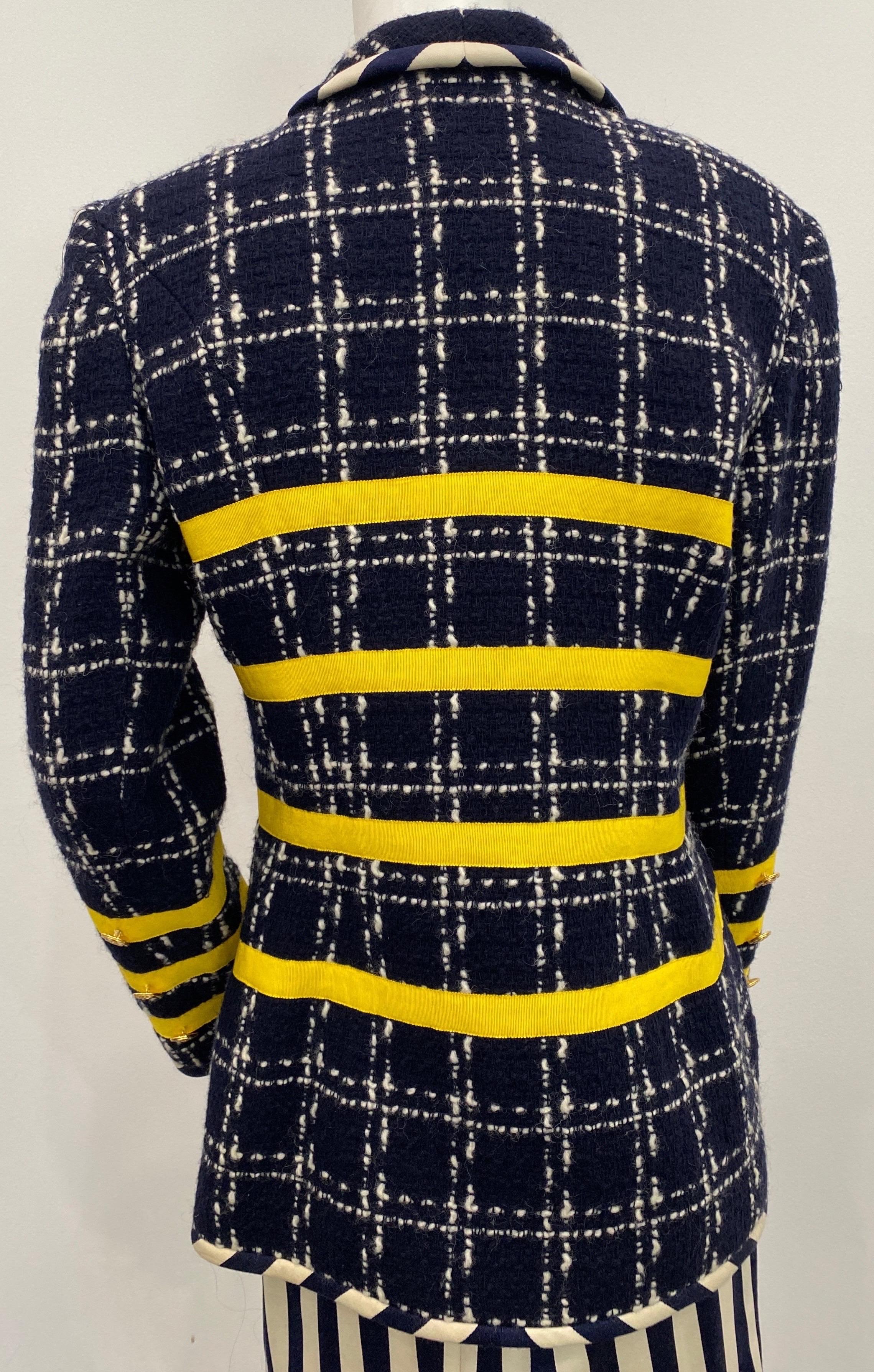Emanuel Ungaro Parallele 1990's Navy Boucle Jacke mit Rock - Größe 12 im Angebot 4