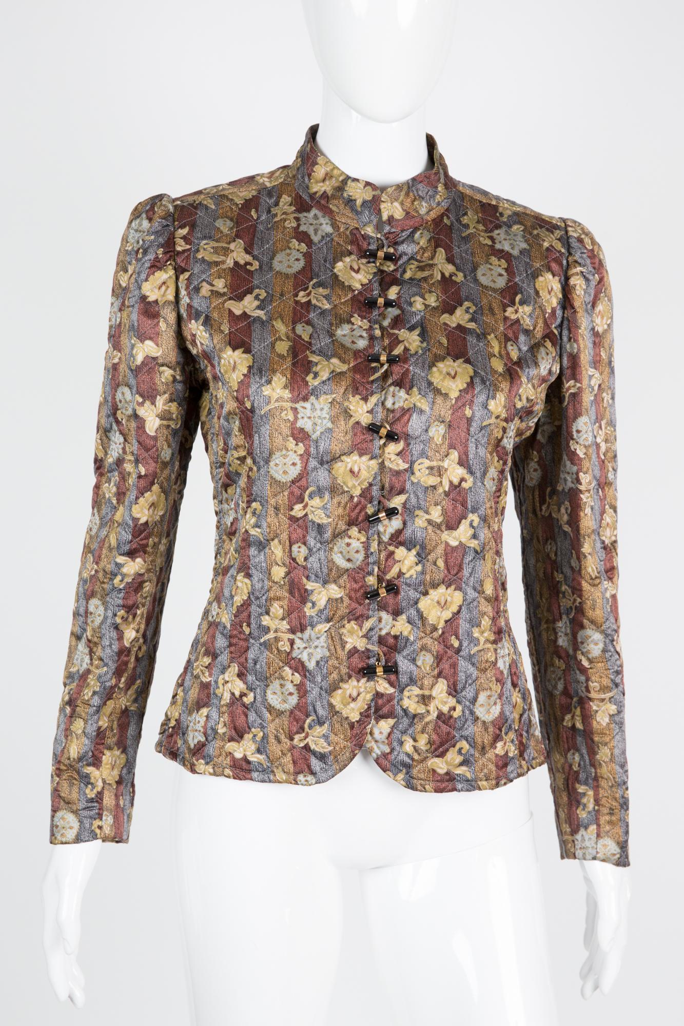 1970s Emanuel Ungaro Parallele Paris silk jacket featuring an ethnic print, a quilted padding, a silk lining, fancy buttons. 
In good vintage condition. Made in France.
Estimated size: 36fr/ US4/ UK8
We guarantee you will receive this gorgeous