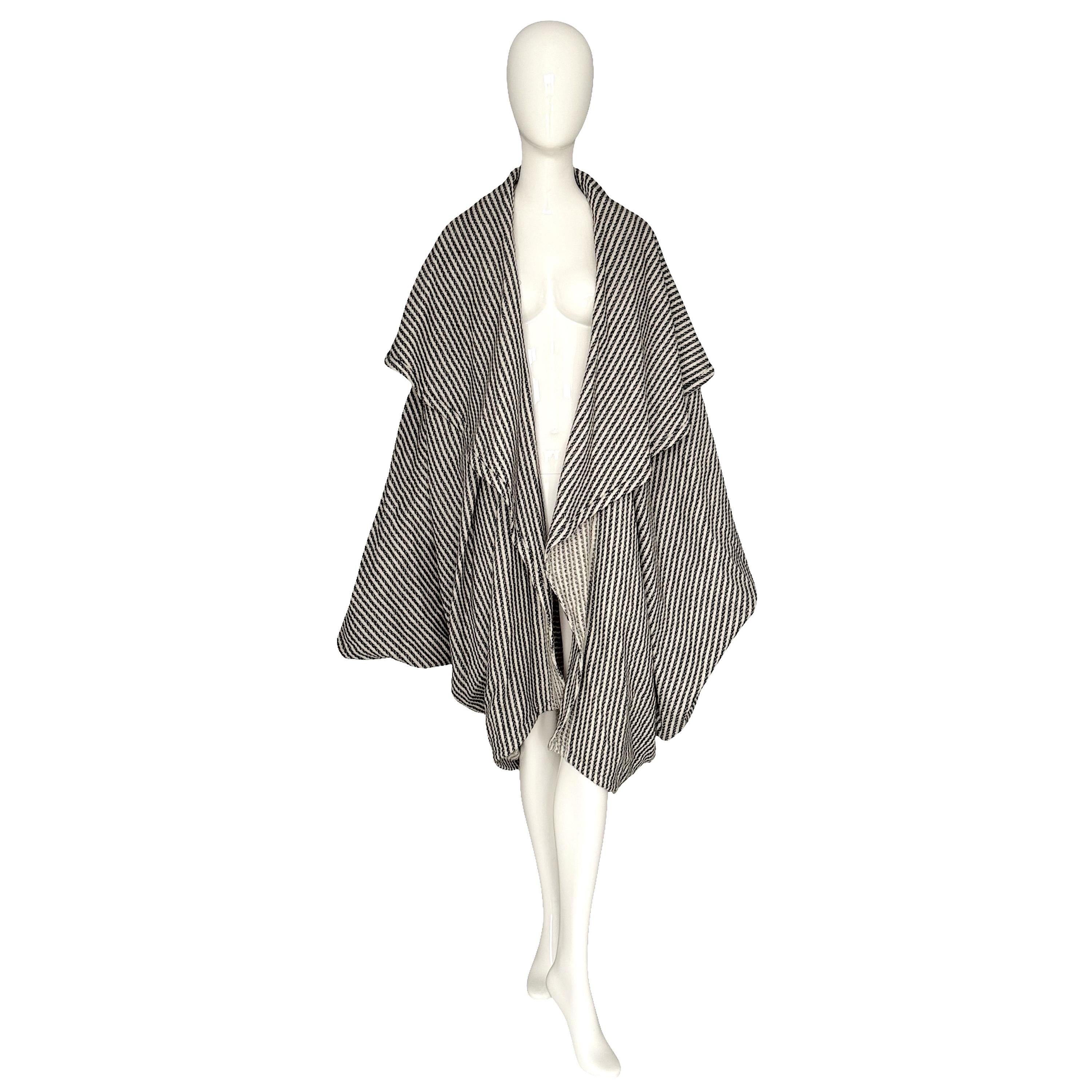 Emanuel Ungaro Paralléle Vintage 80s Black & White Wool Cotton Mix Cocoon Coat For Sale 7