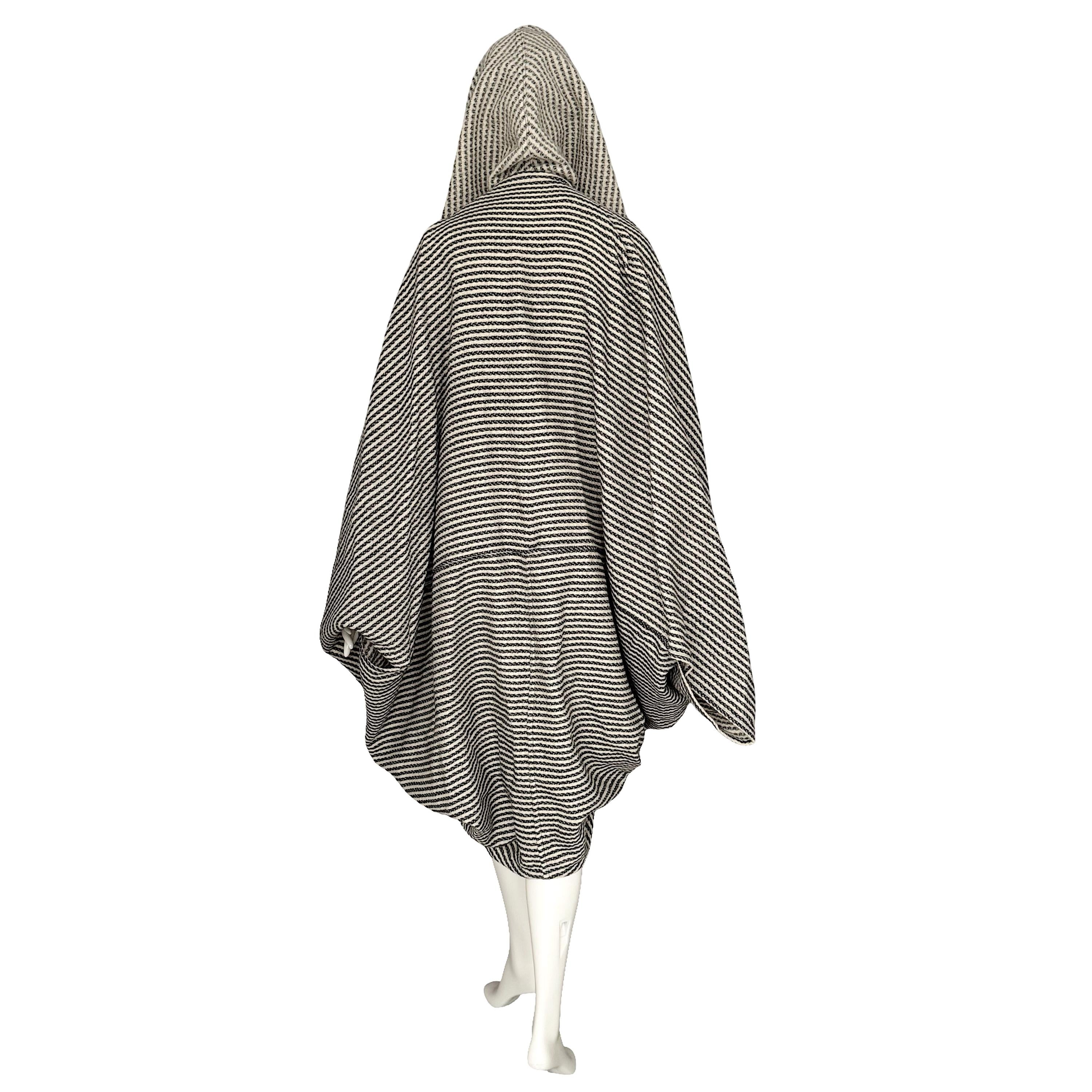 Emanuel Ungaro Paralléle Vintage 80s Black & White Wool Cotton Mix Cocoon Coat For Sale 2