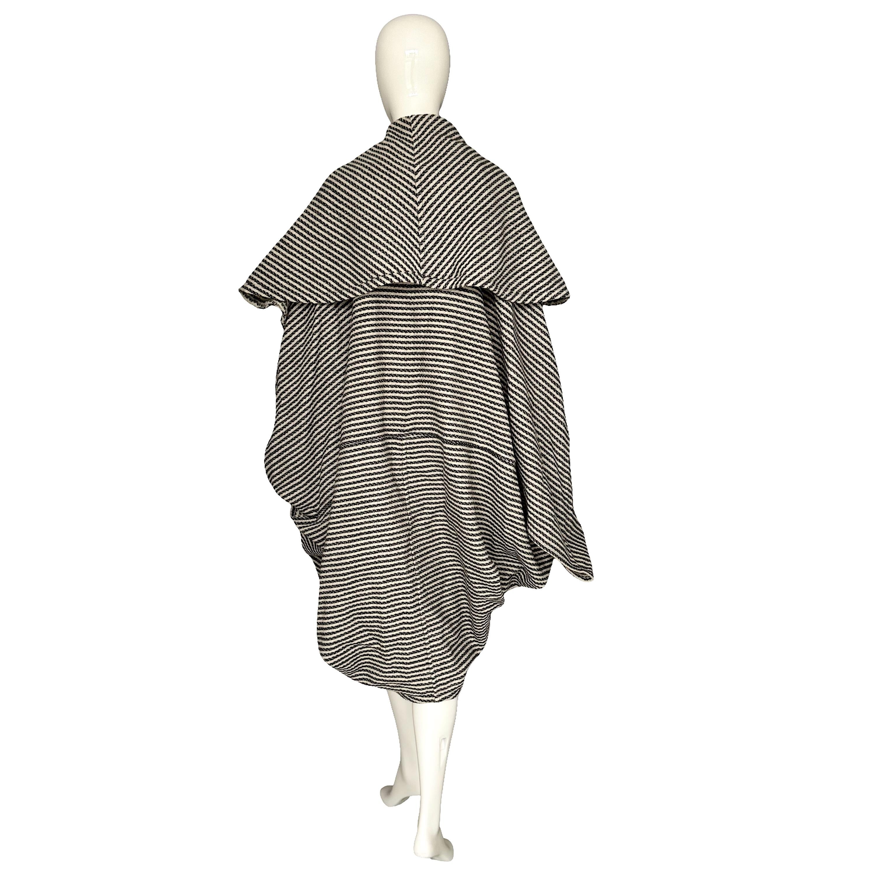 Emanuel Ungaro Paralléle Vintage 80s Black & White Wool Cotton Mix Cocoon Coat For Sale 3