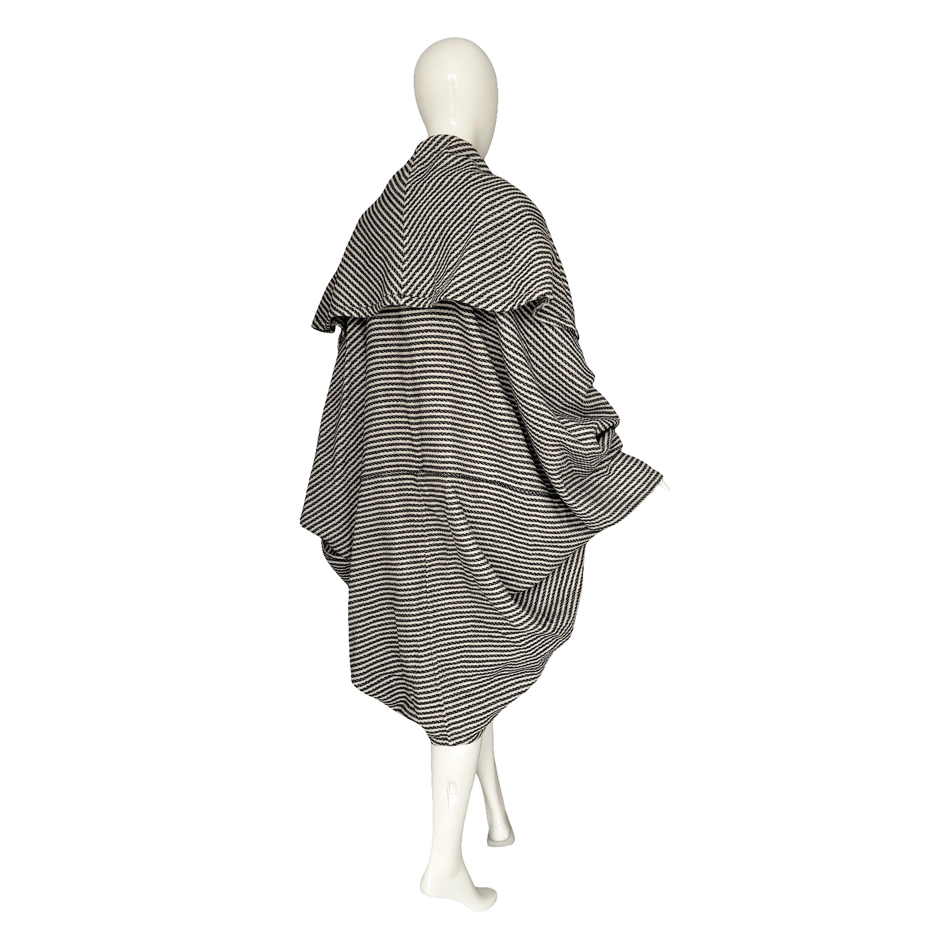 Emanuel Ungaro Paralléle Vintage 80s Black & White Wool Cotton Mix Cocoon Coat For Sale 5